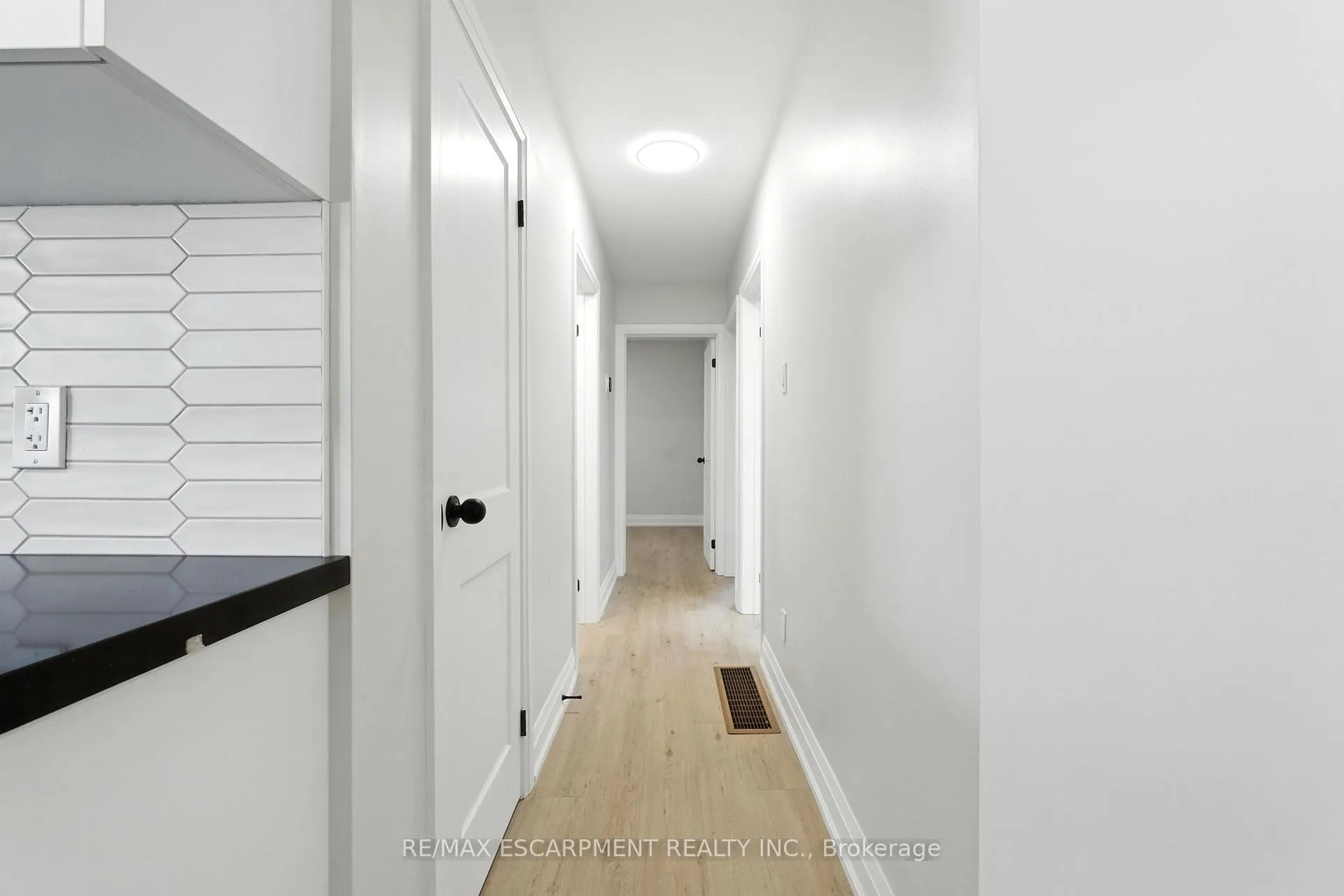 Photo 16 of Unit A, 929 Upper Ottawa Street, Hamilton, Berrisfield — HOMEH