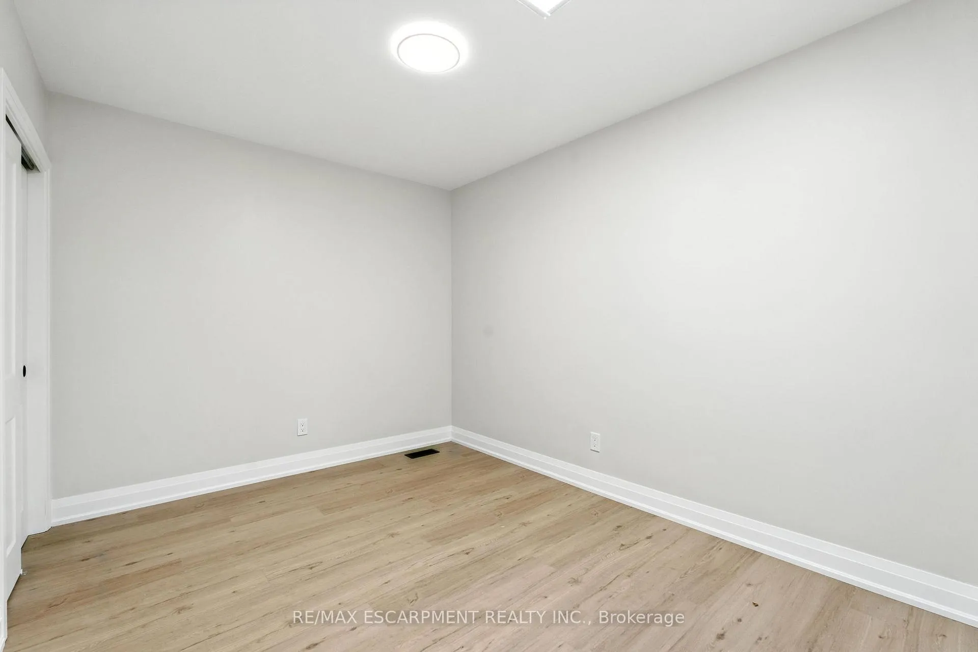 Photo 23 of Unit A, 929 Upper Ottawa Street, Hamilton, Berrisfield — HOMEH
