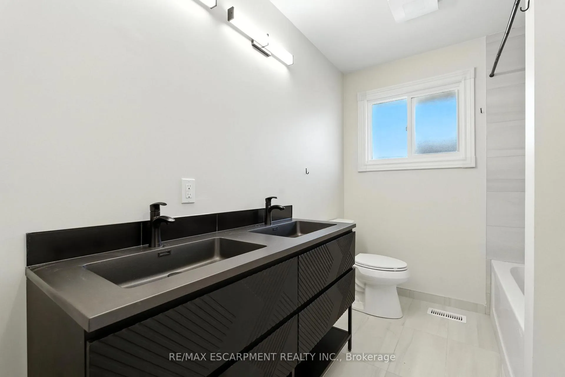 Photo 27 of Unit A, 929 Upper Ottawa Street, Hamilton, Berrisfield — HOMEH