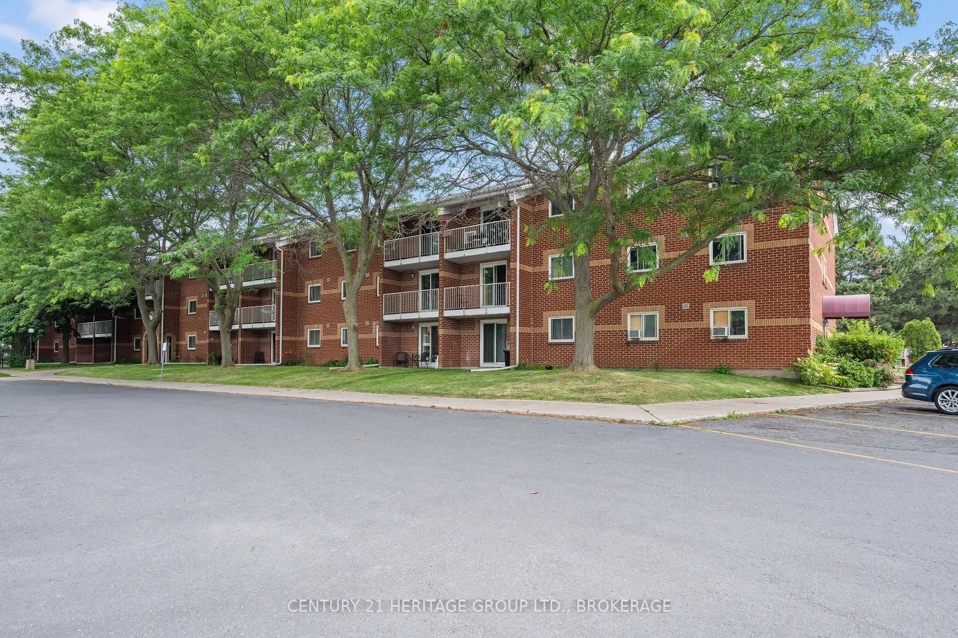 Front of Unit 114, 573 Armstrong Road E