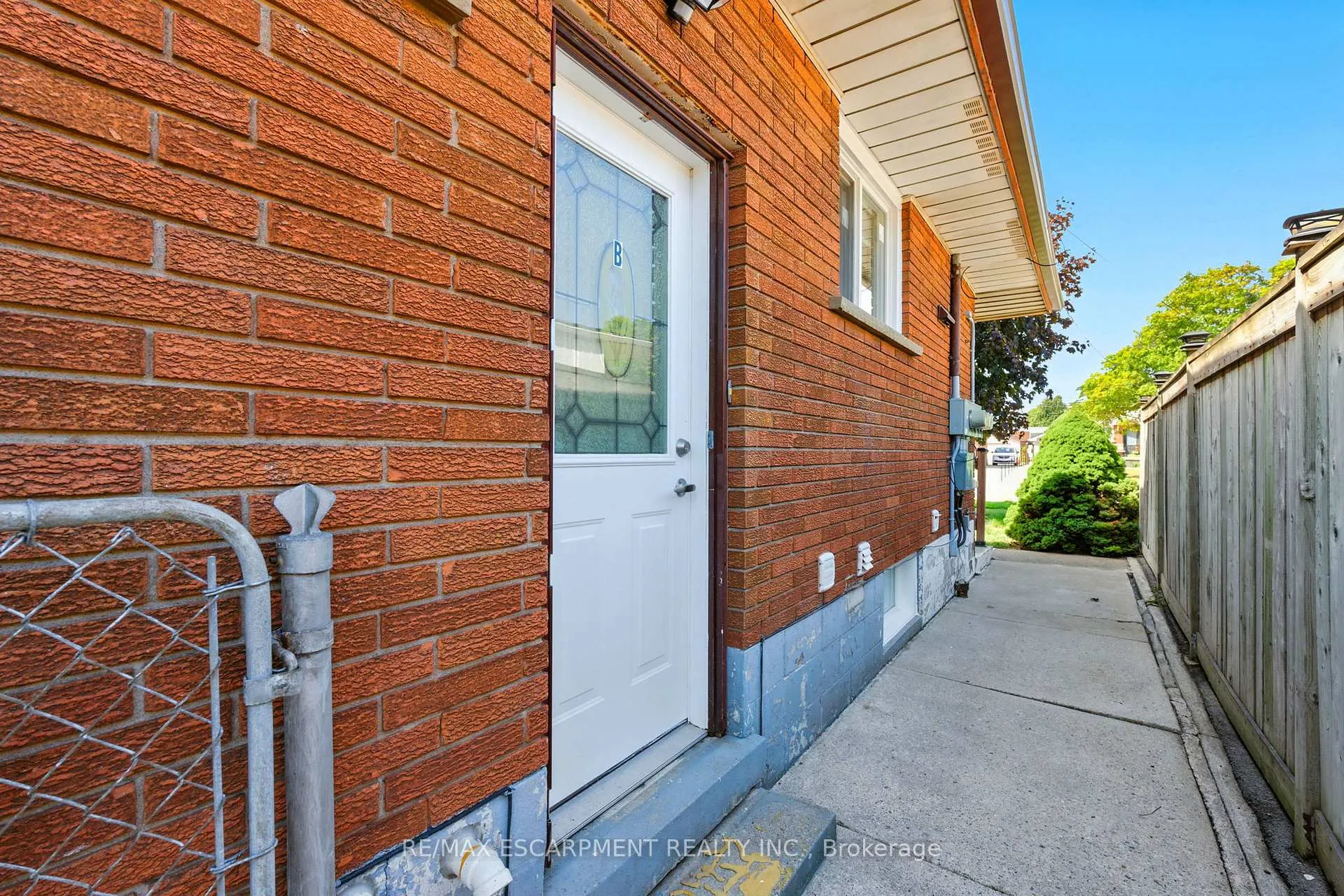 Photo 2 of Unit B, 929 Upper Ottawa Street, Hamilton, Berrisfield — HOMEH
