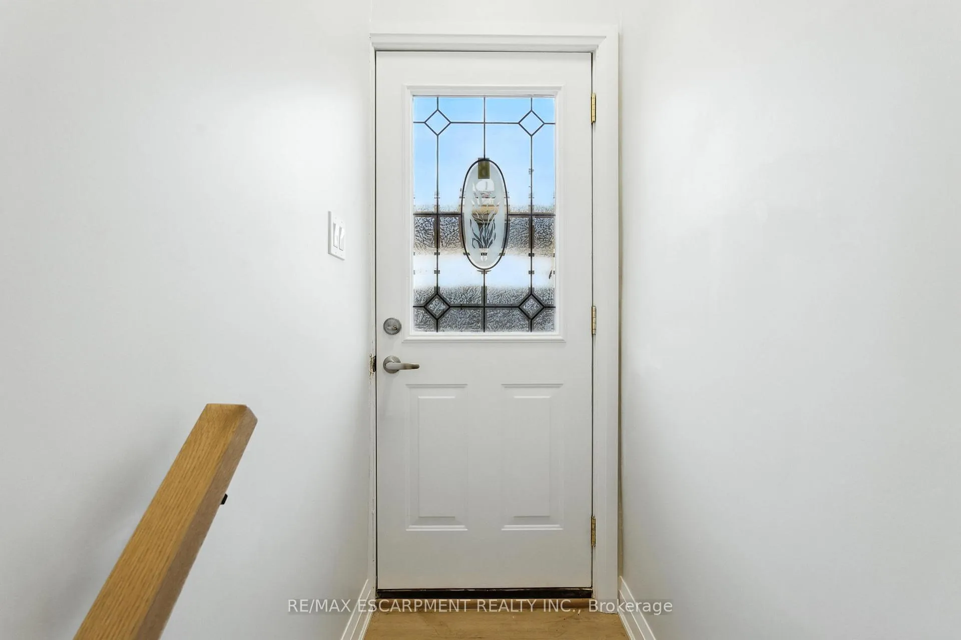 Photo 3 of Unit B, 929 Upper Ottawa Street, Hamilton, Berrisfield — HOMEH