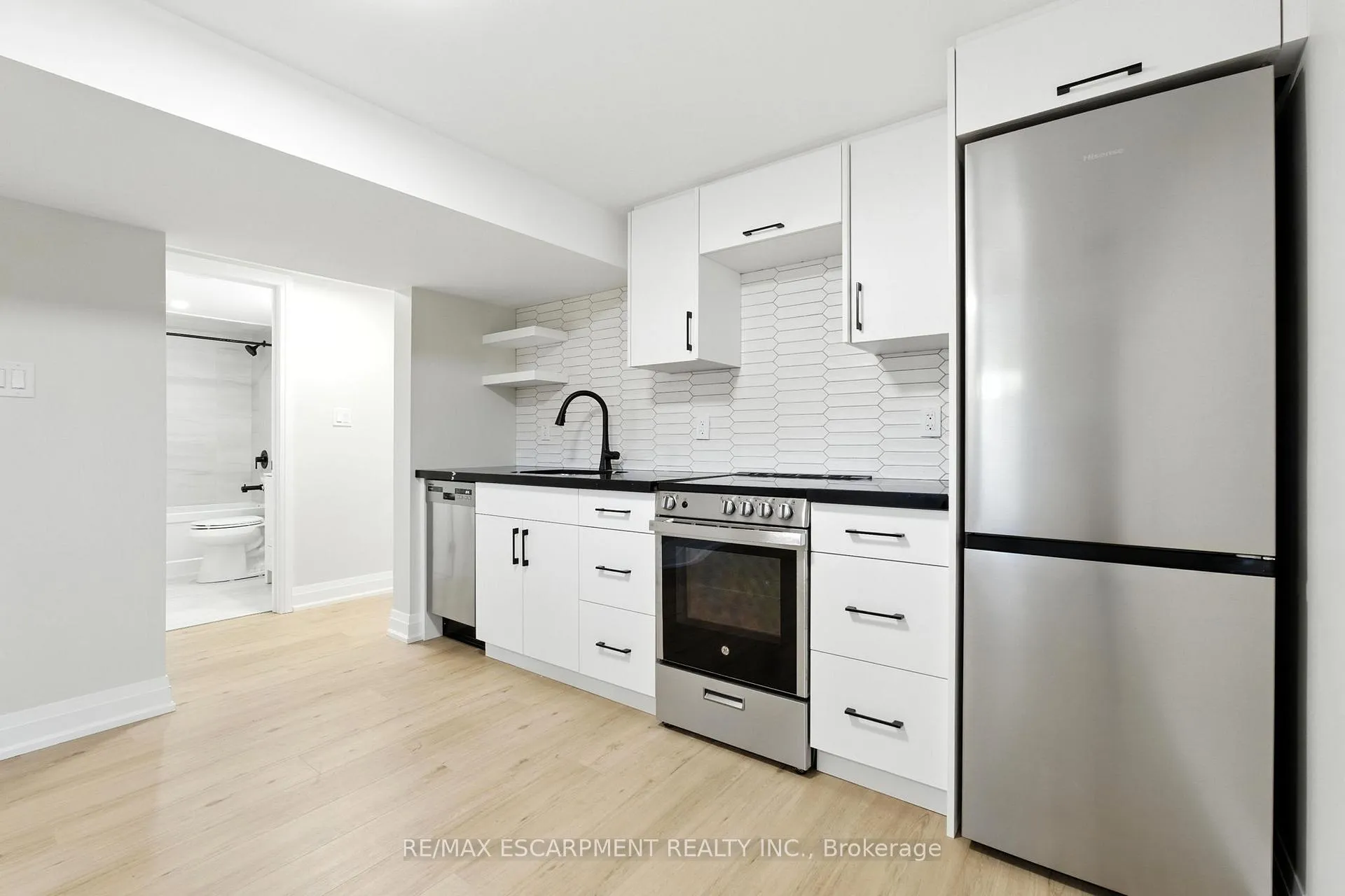 Photo 5 of Unit B, 929 Upper Ottawa Street, Hamilton, Berrisfield — HOMEH