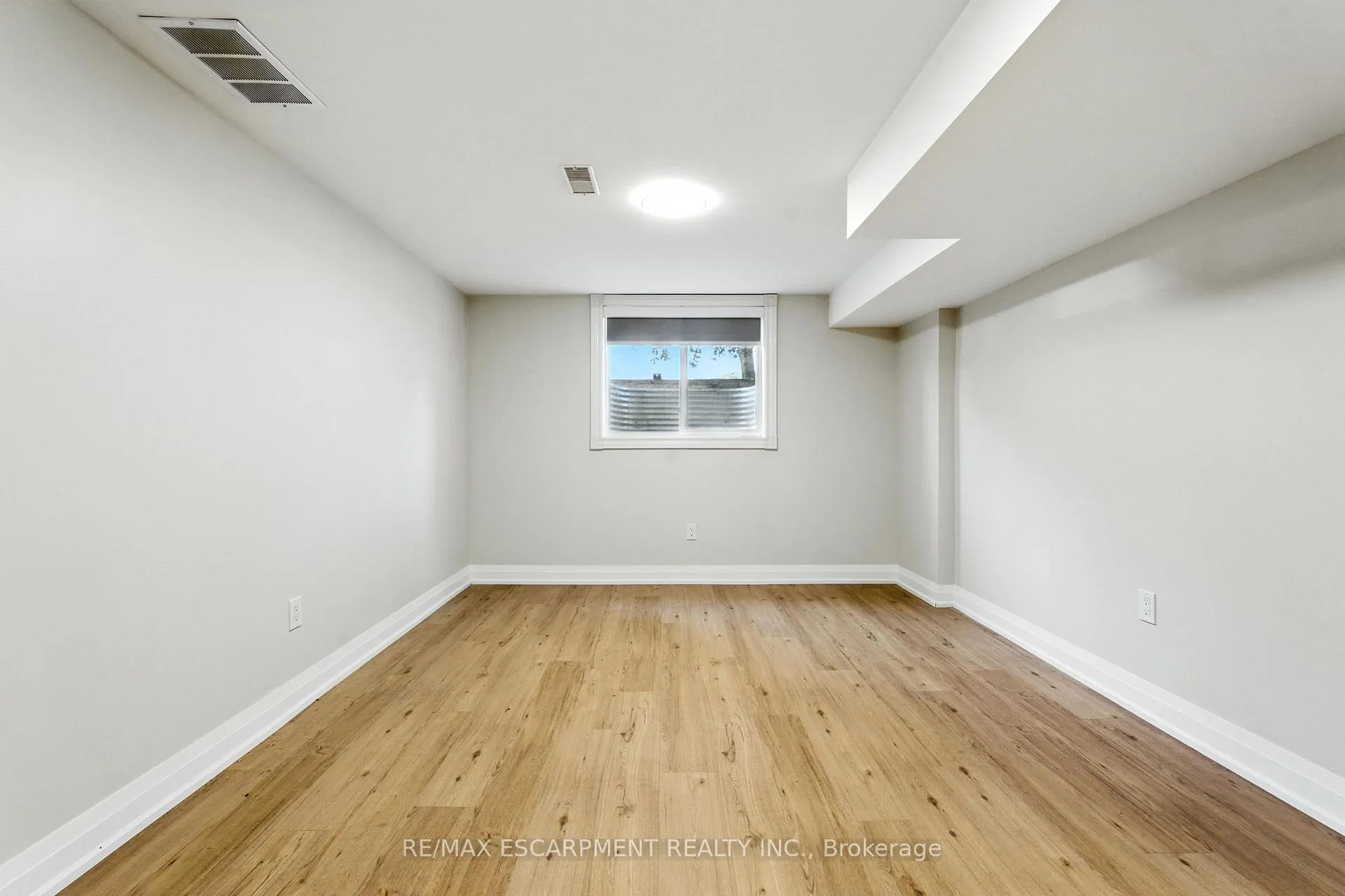 Photo 10 of Unit B, 929 Upper Ottawa Street, Hamilton, Berrisfield — HOMEH