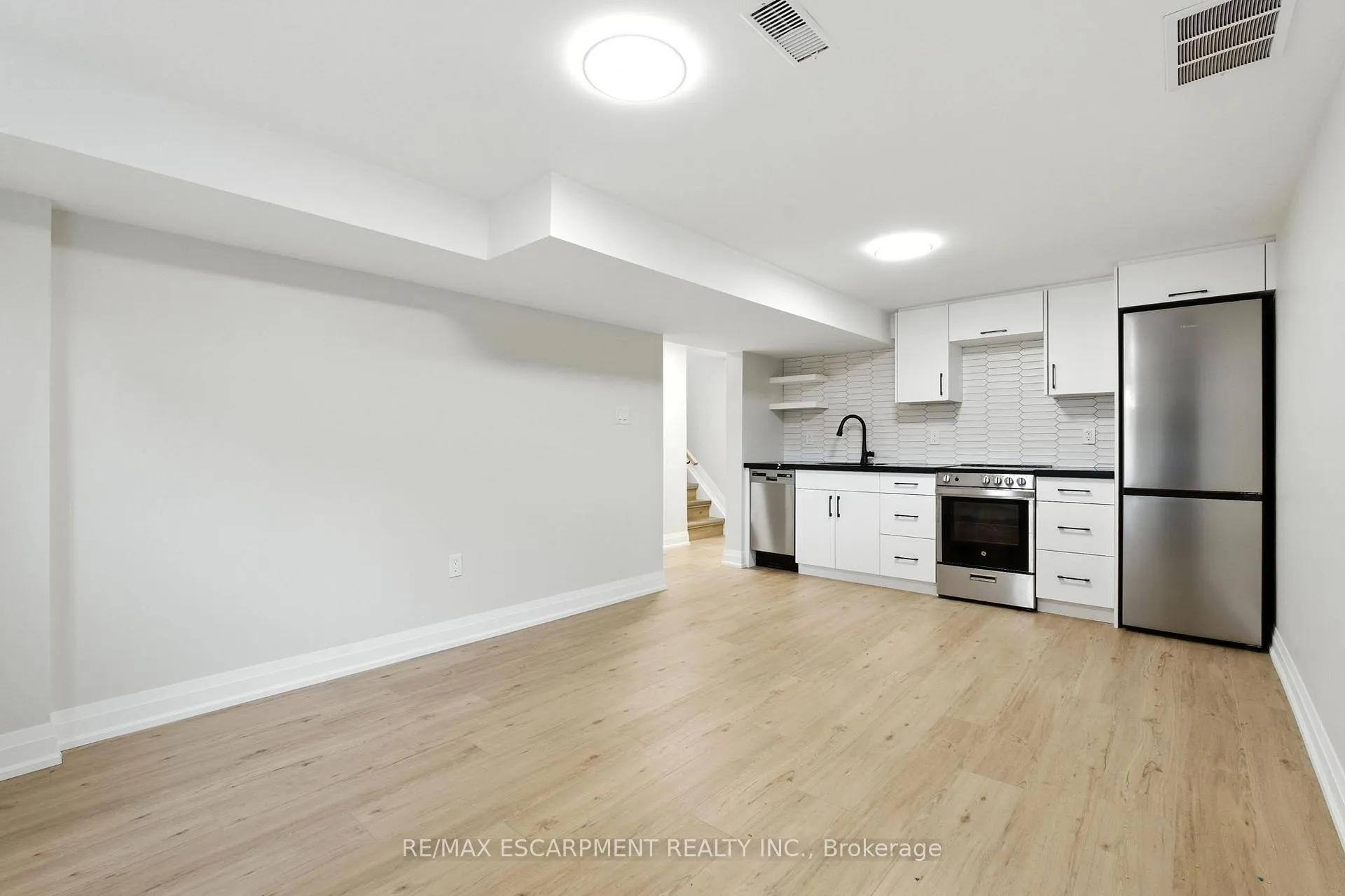 Photo 11 of Unit B, 929 Upper Ottawa Street, Hamilton, Berrisfield — HOMEH