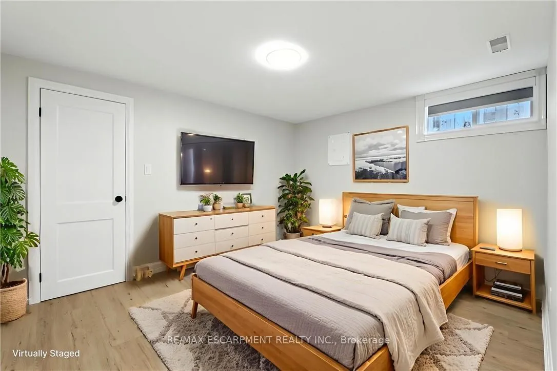 Photo 13 of Unit B, 929 Upper Ottawa Street, Hamilton, Berrisfield — HOMEH