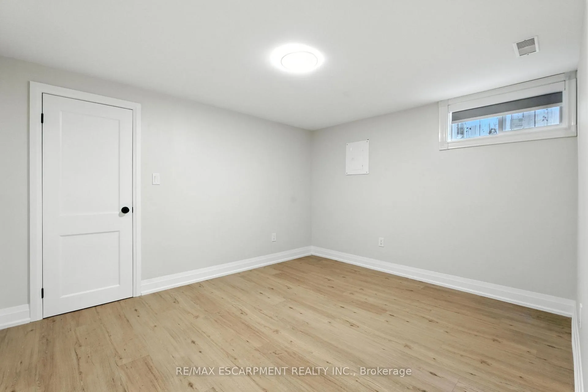 Photo 14 of Unit B, 929 Upper Ottawa Street, Hamilton, Berrisfield — HOMEH
