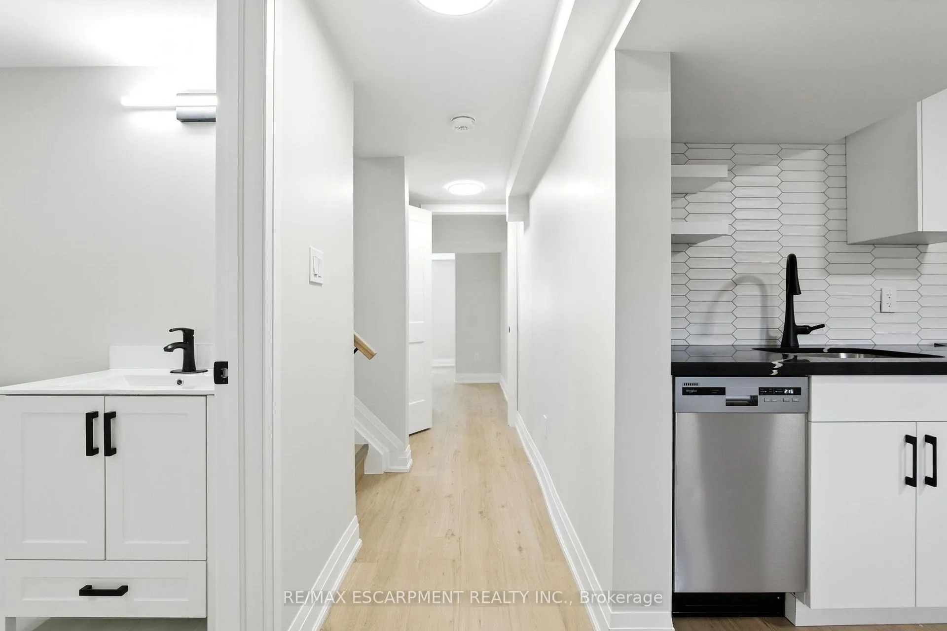 Photo 15 of Unit B, 929 Upper Ottawa Street, Hamilton, Berrisfield — HOMEH