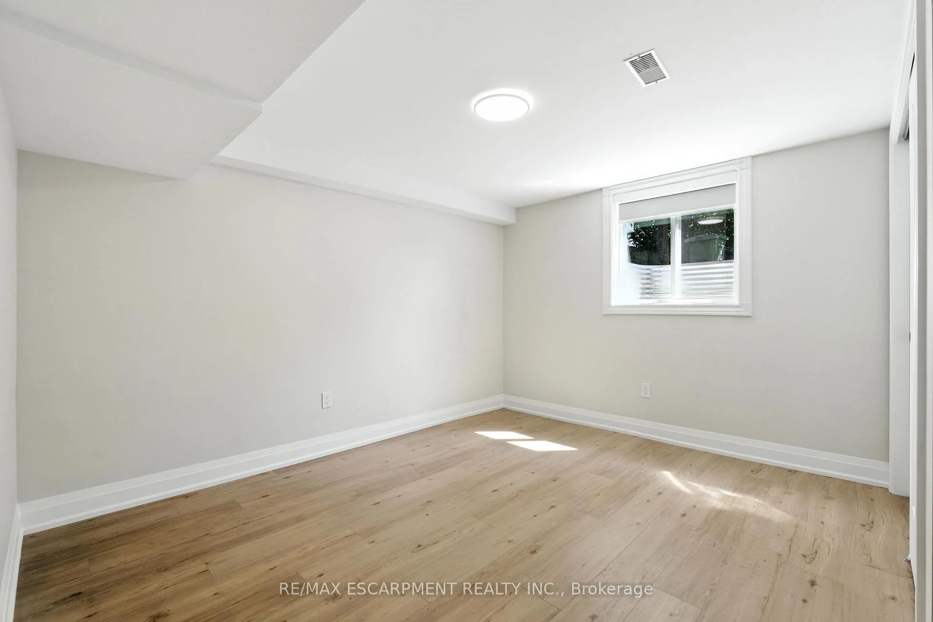 Photo 17 of Unit B, 929 Upper Ottawa Street, Hamilton, Berrisfield — HOMEH