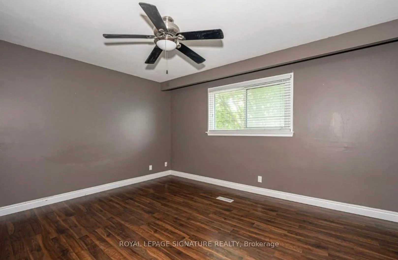 Photo 3 of Unit Front, 4 Jane Crescent, Barrie, Allandale Heights — HOMEH