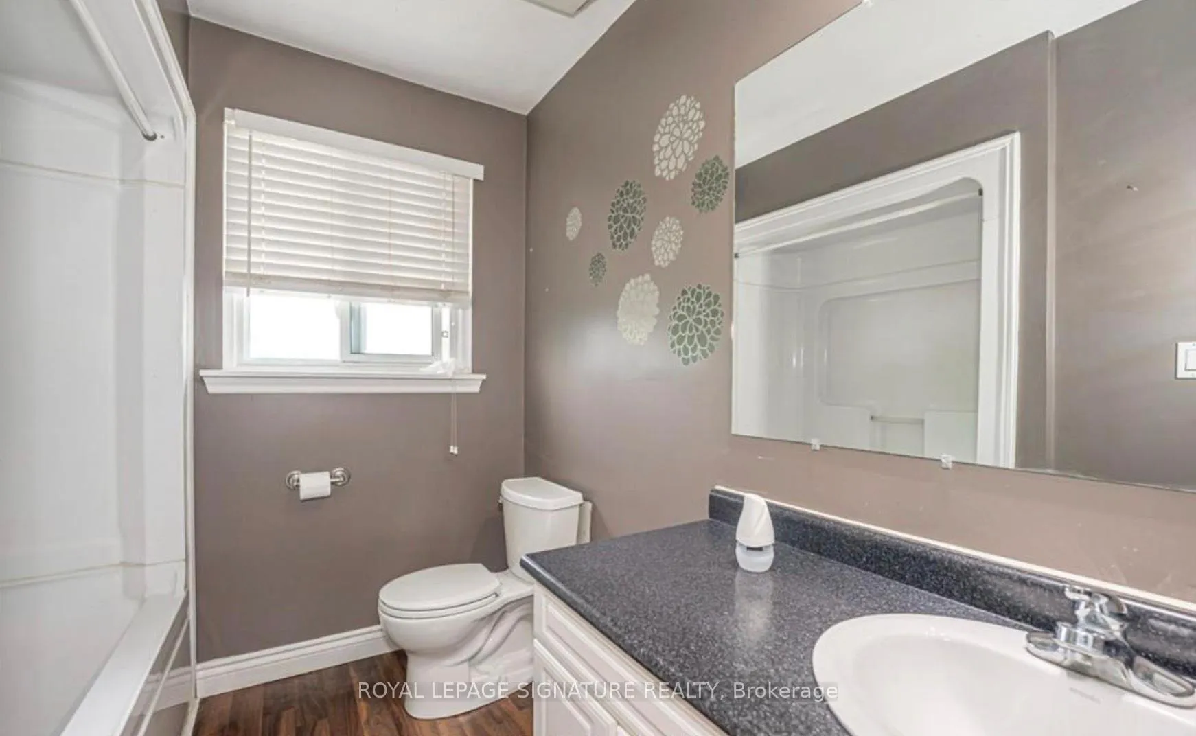 Photo 4 of Unit Front, 4 Jane Crescent, Barrie, Allandale Heights — HOMEH