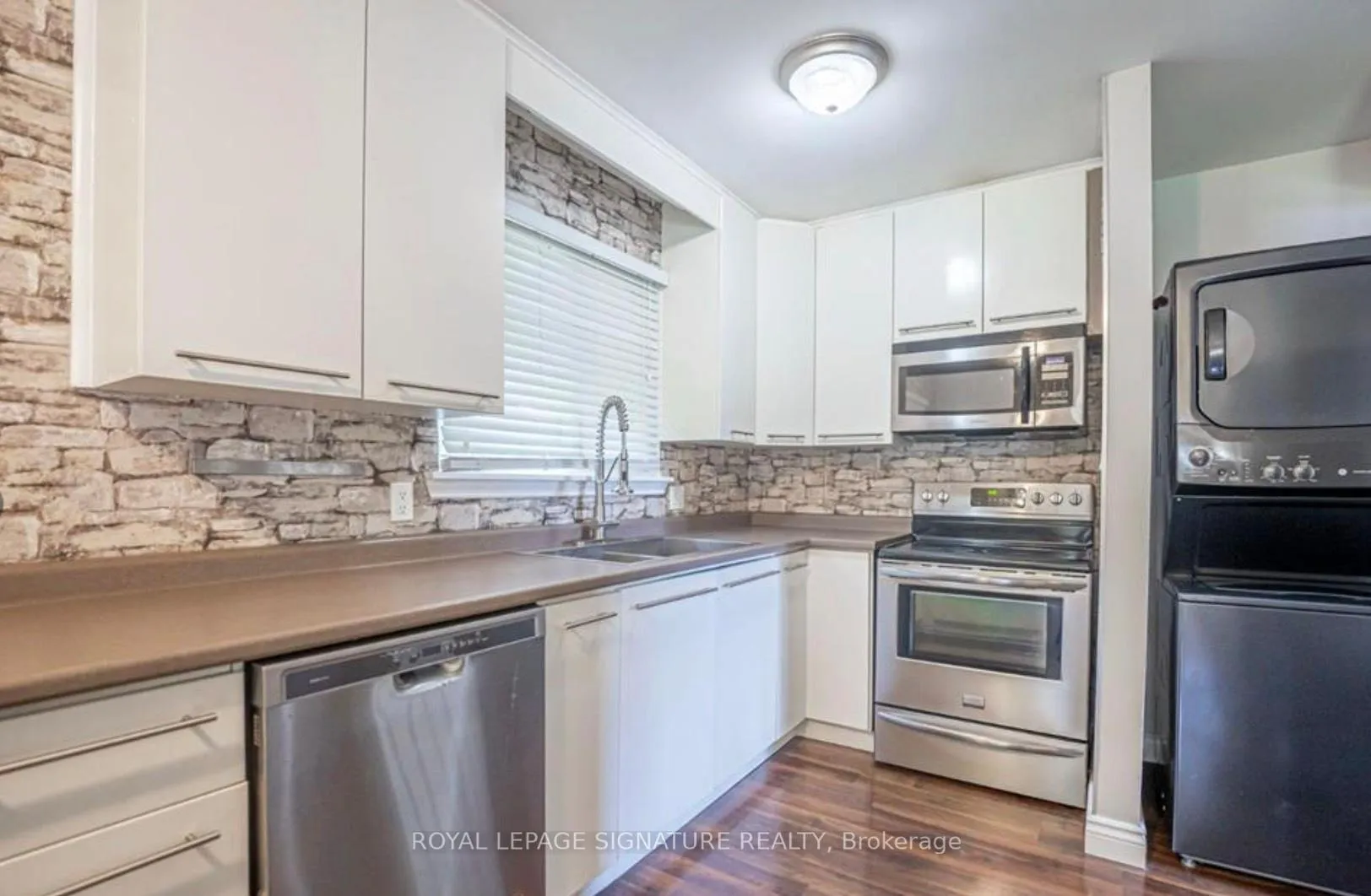 Photo 6 of Unit Front, 4 Jane Crescent, Barrie, Allandale Heights — HOMEH