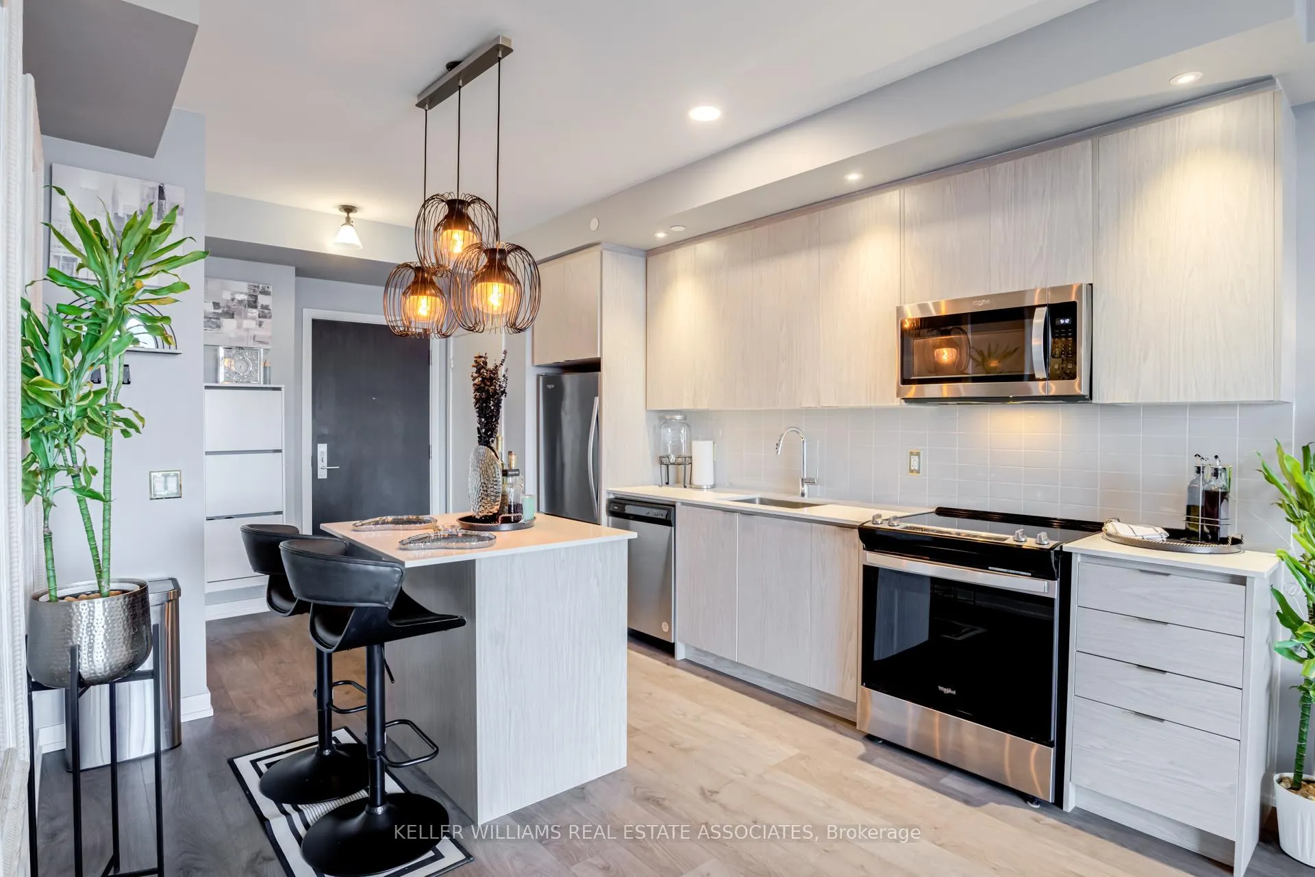 Photo 4 of Unit 1307, 55 Duke Street W, Kitchener — HOMEH