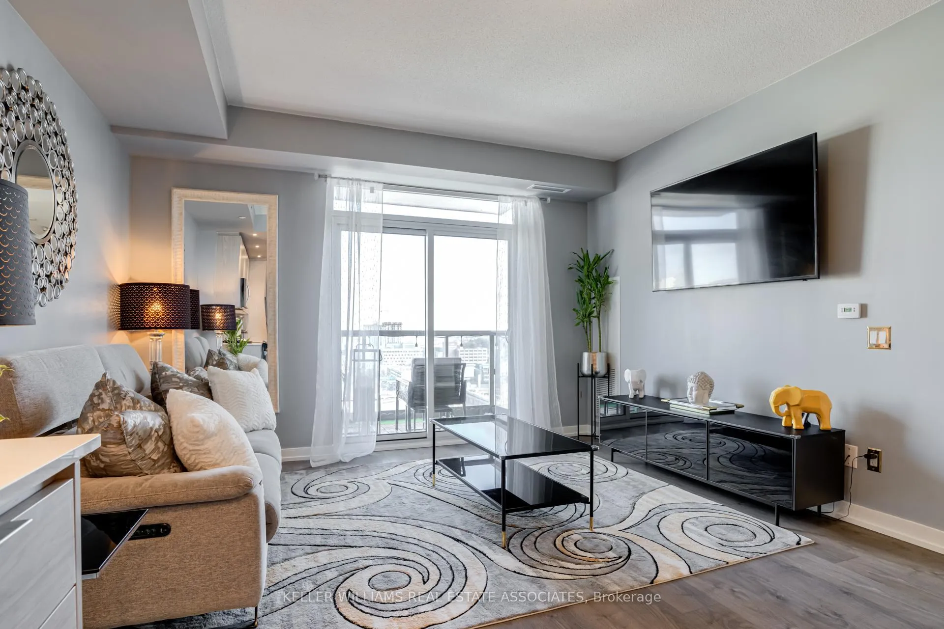 Photo 5 of Unit 1307, 55 Duke Street W, Kitchener — HOMEH