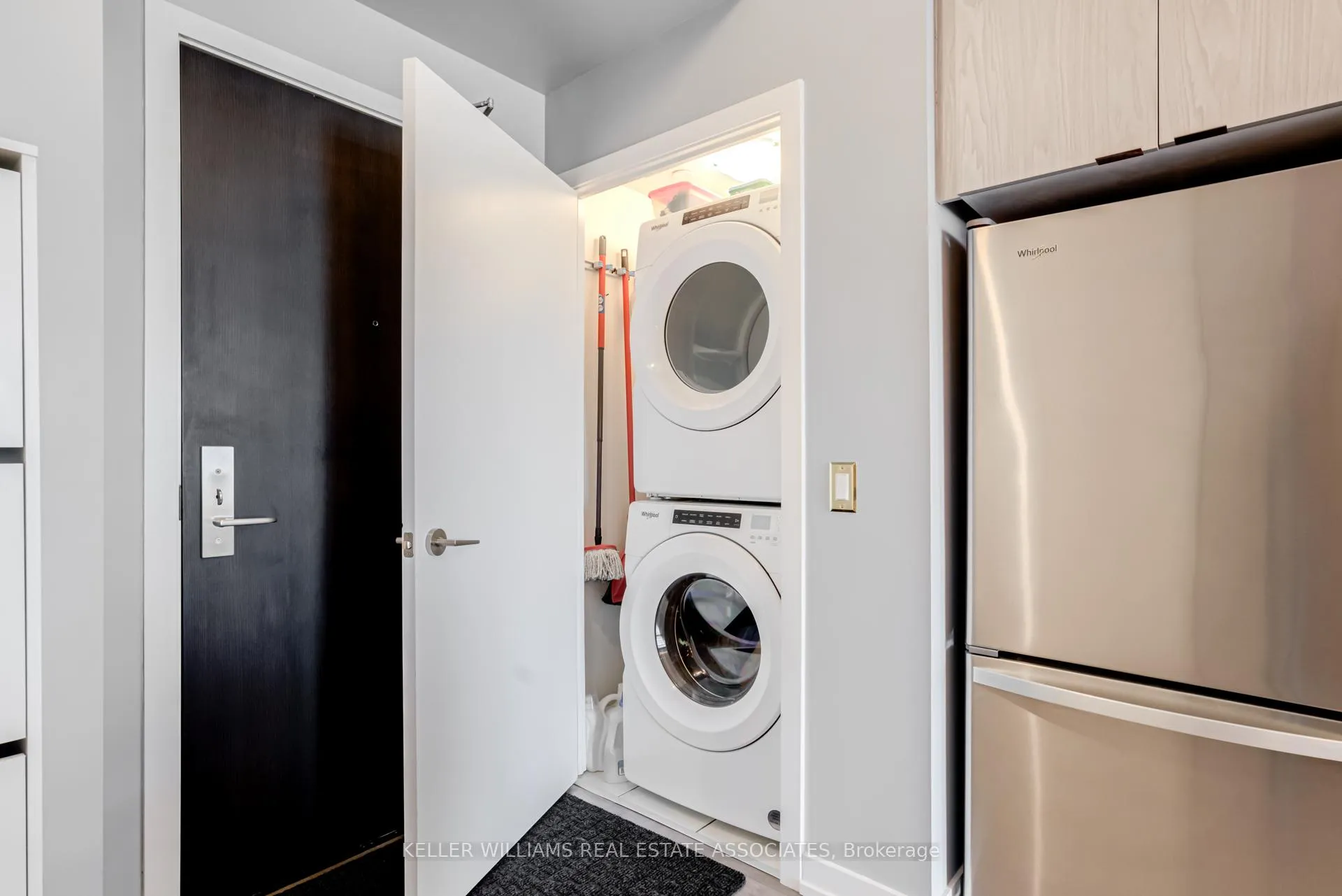 Photo 9 of Unit 1307, 55 Duke Street W, Kitchener — HOMEH