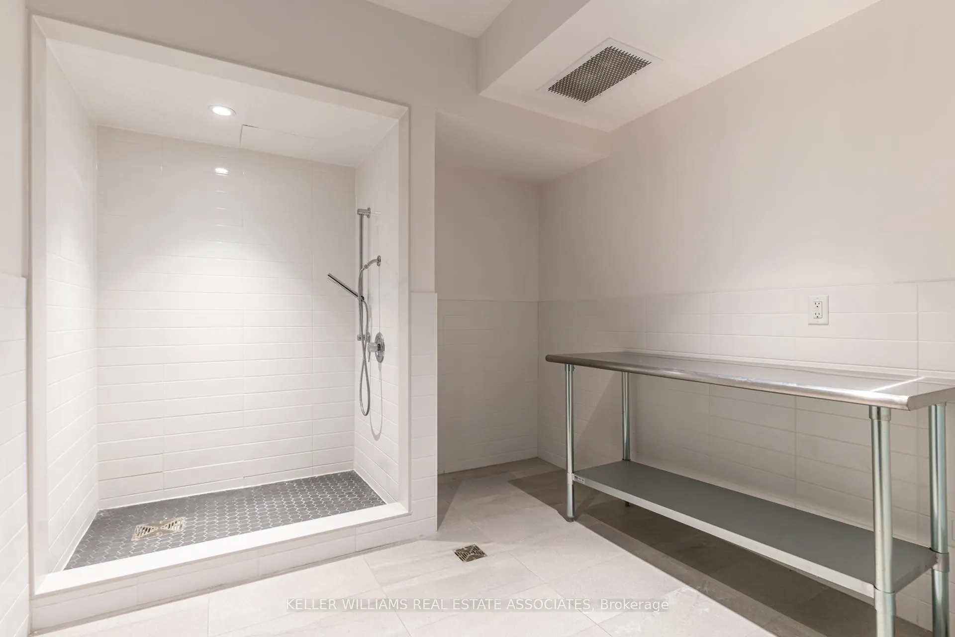 Photo 17 of Unit 1307, 55 Duke Street W, Kitchener — HOMEH