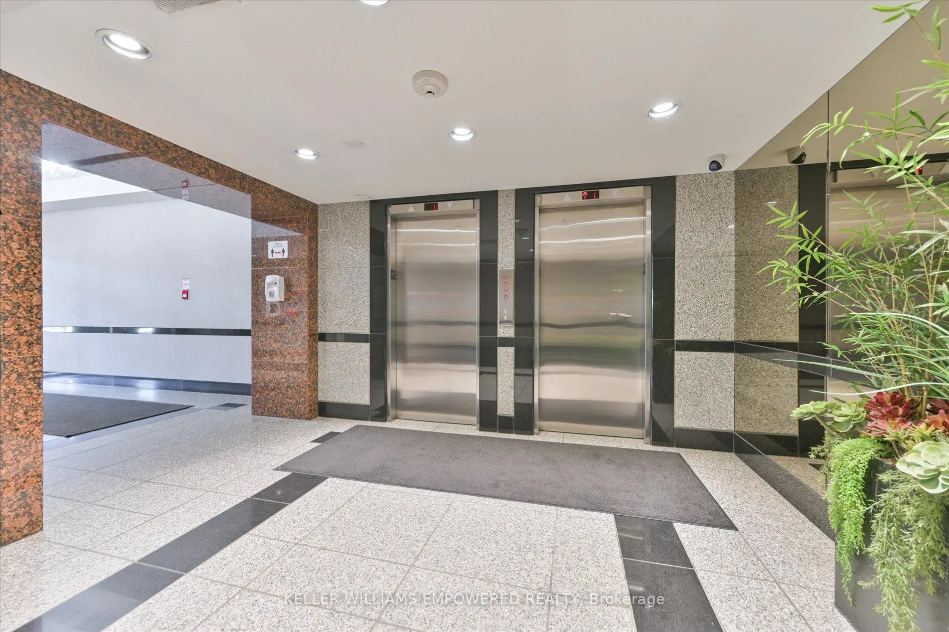 Photo 4 of Unit 1612, 914 Yonge Street, Toronto, The Annex — HOMEH