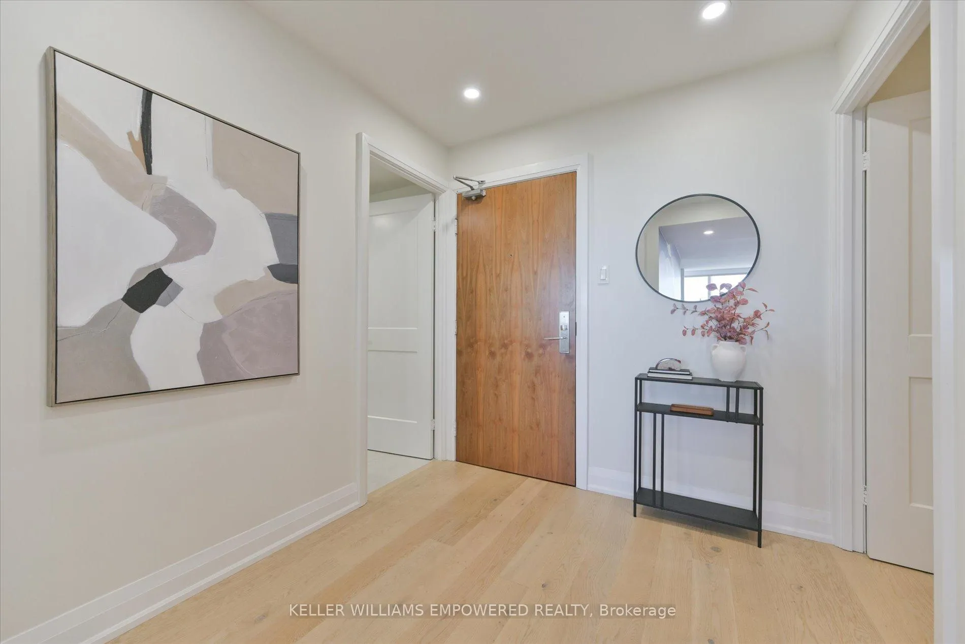 Photo 5 of Unit 1612, 914 Yonge Street, Toronto, The Annex — HOMEH