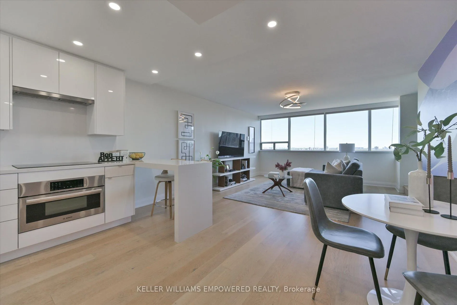 Photo 7 of Unit 1612, 914 Yonge Street, Toronto, The Annex — HOMEH
