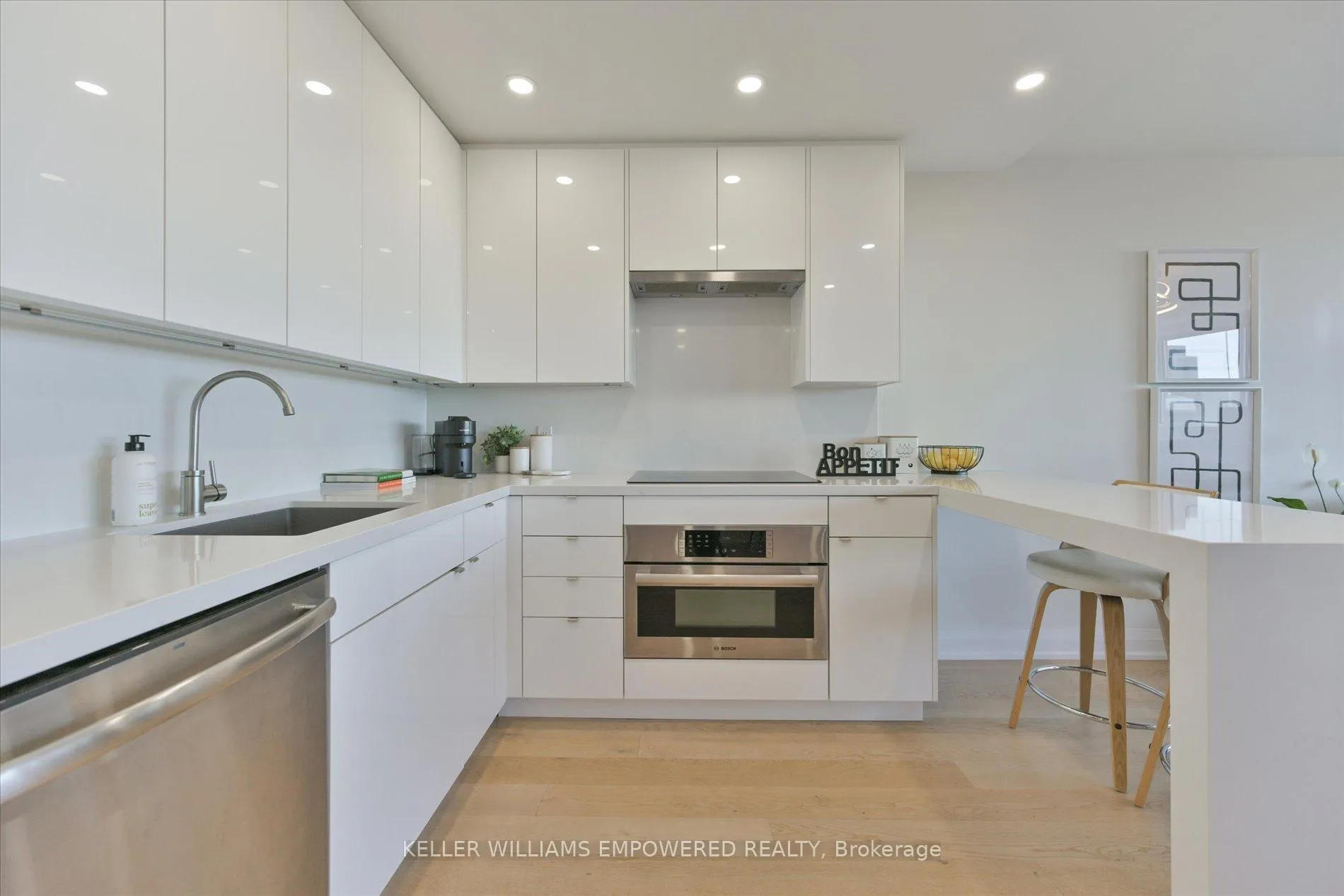 Photo 8 of Unit 1612, 914 Yonge Street, Toronto, The Annex — HOMEH