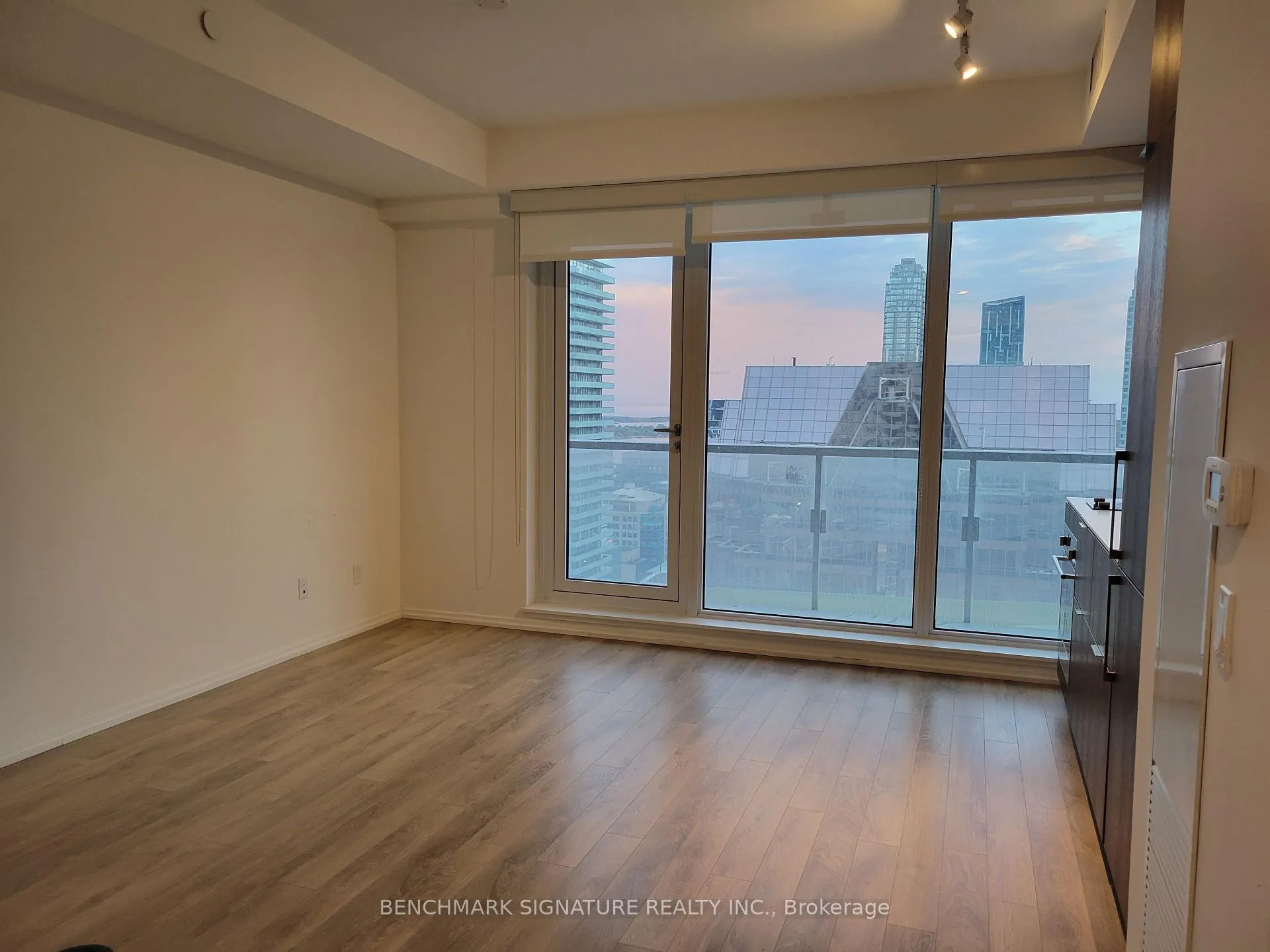 Photo 7 of Unit 3208, 197 Yonge Street, Toronto, Church-Yonge Corridor — HOMEH