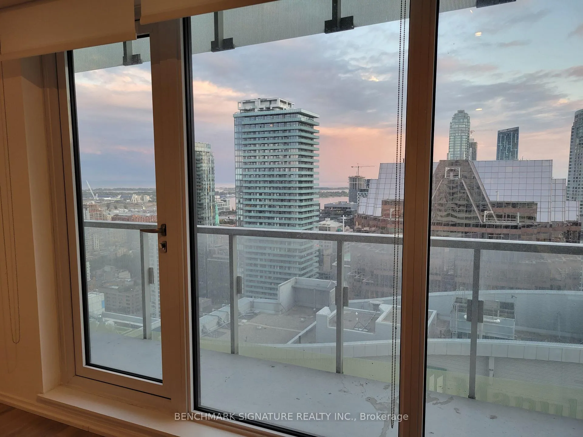 Photo 8 of Unit 3208, 197 Yonge Street, Toronto, Church-Yonge Corridor — HOMEH