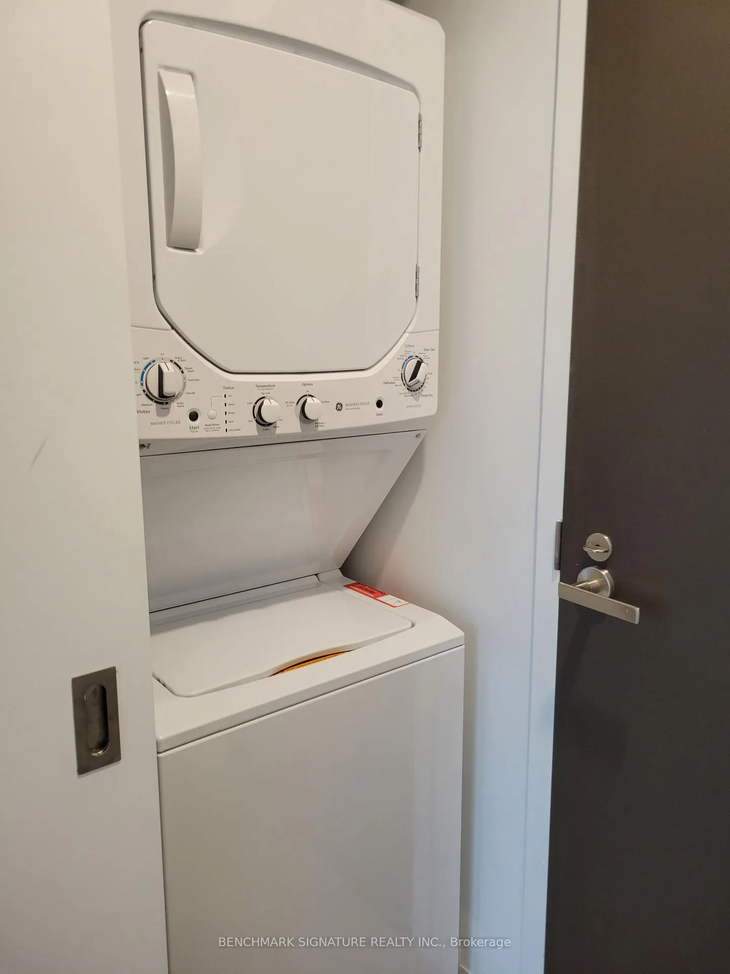 Photo 10 of Unit 3208, 197 Yonge Street, Toronto, Church-Yonge Corridor — HOMEH