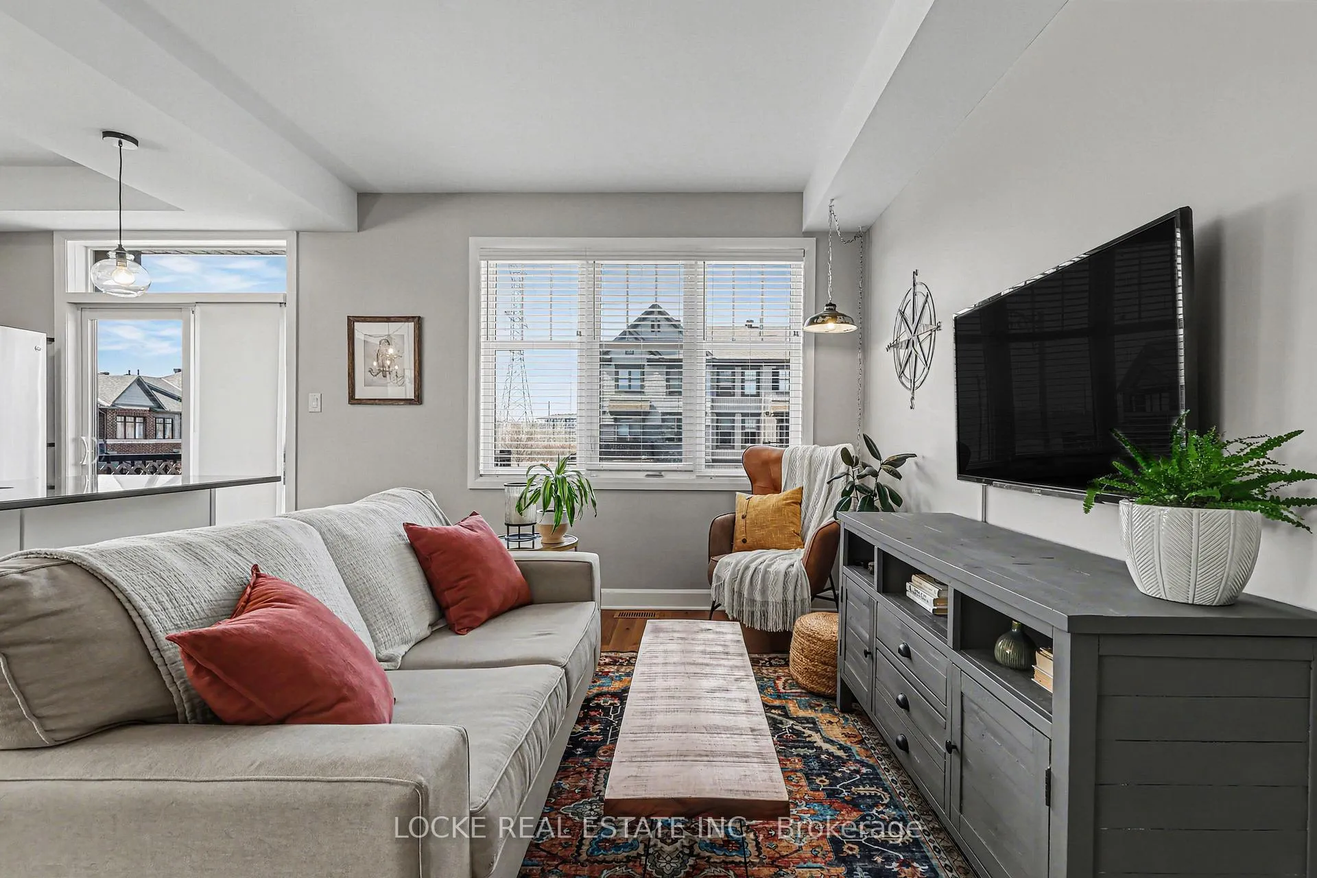 Photo 10 of 301 Citrine Street, Ottawa, Avalon West — HOMEH