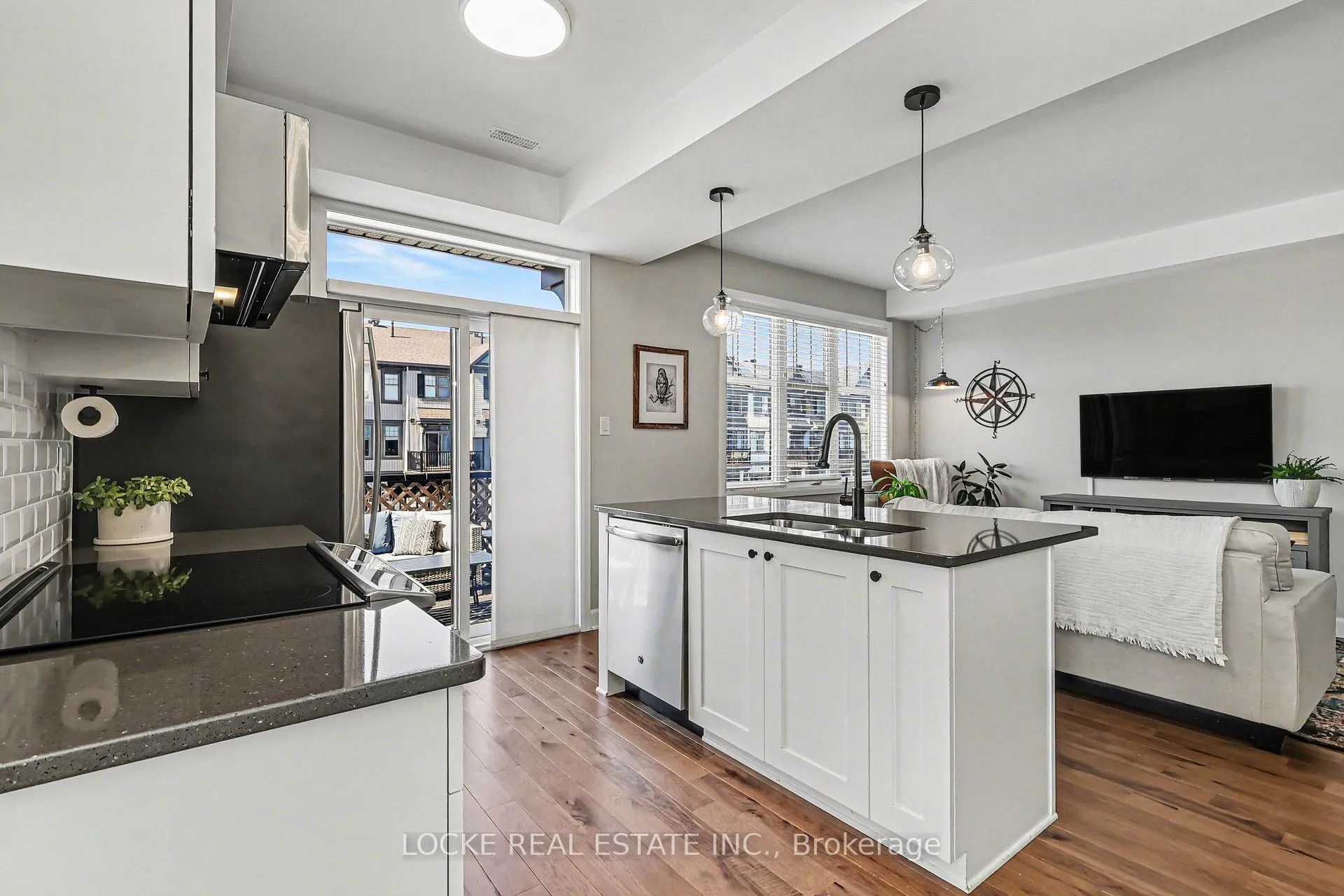 Photo 14 of 301 Citrine Street, Ottawa, Avalon West — HOMEH