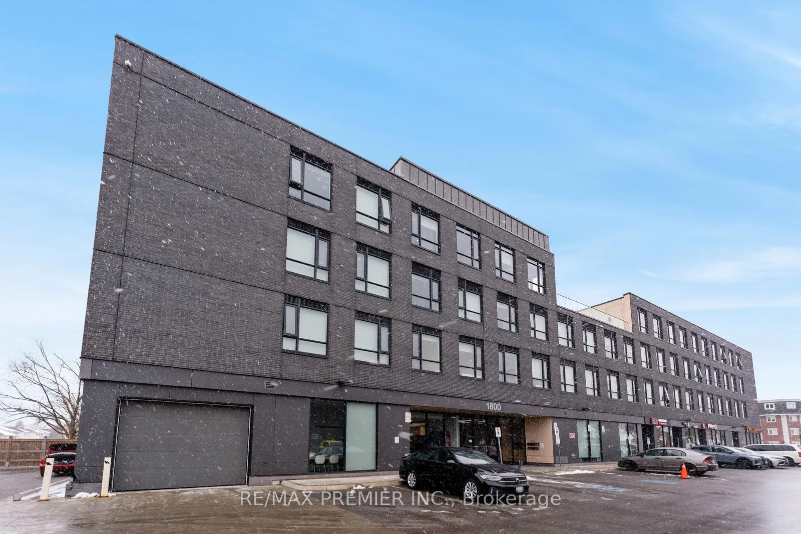Front of Unit 212, 1800 Simcoe Street N