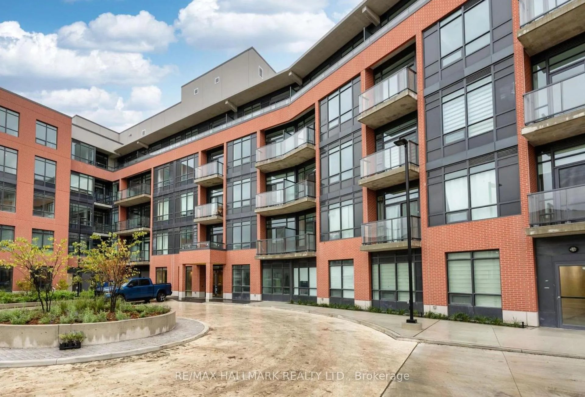 Photo 1 of Unit 513, 1010 Dundas Street E, Whitby, Pringle Creek — HOMEH