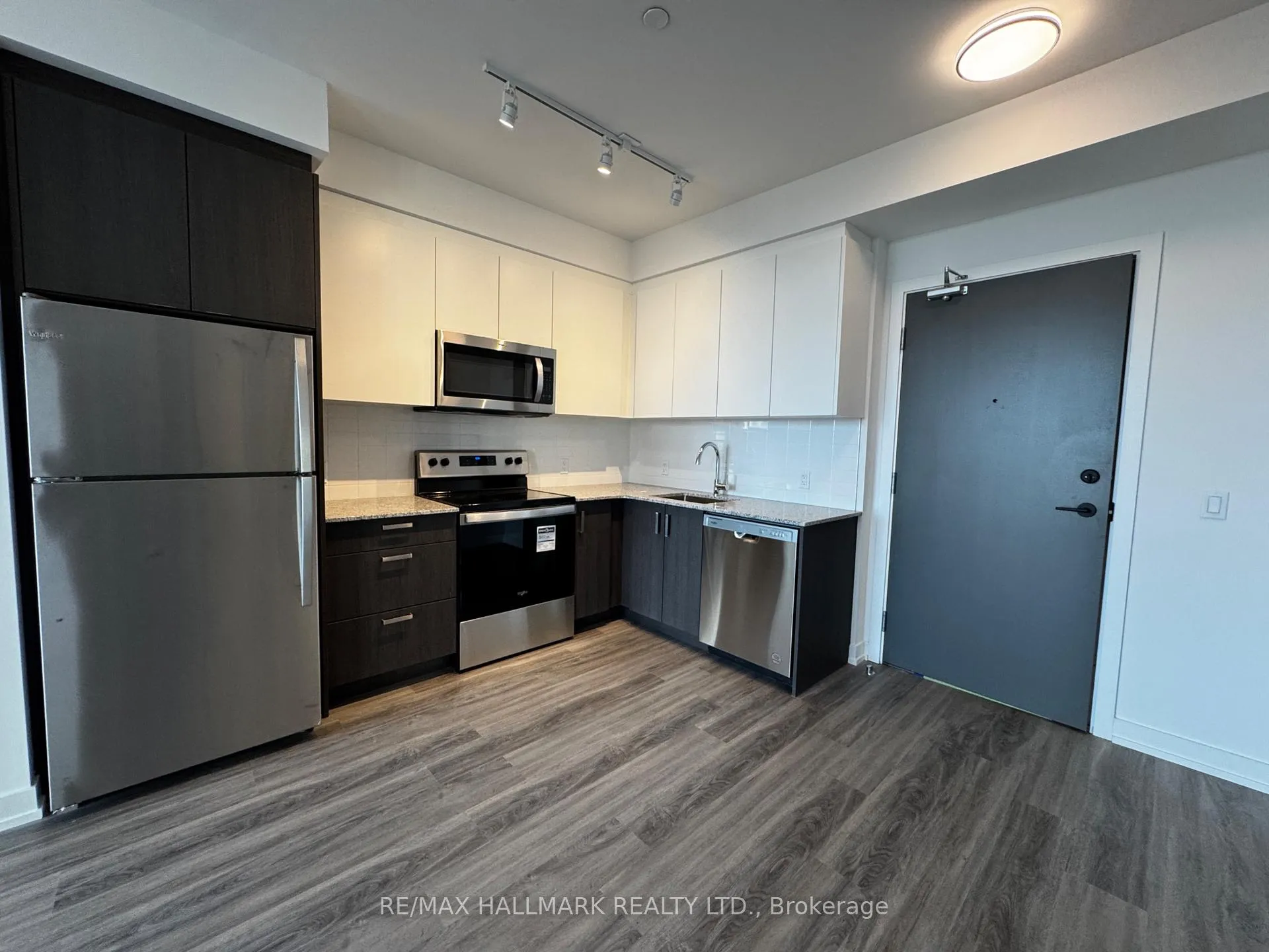 Photo 6 of Unit 513, 1010 Dundas Street E, Whitby, Pringle Creek — HOMEH