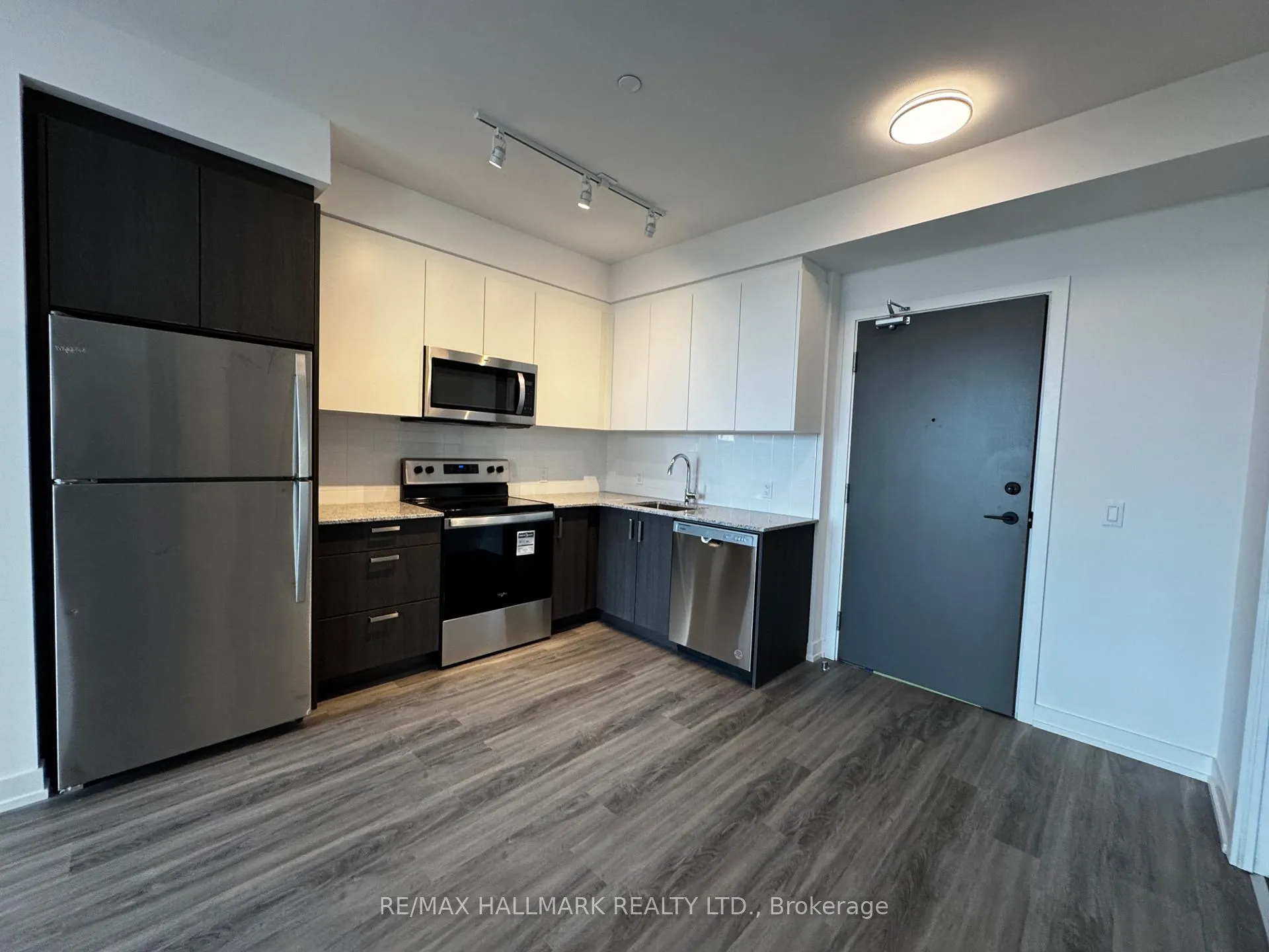Photo 7 of Unit 513, 1010 Dundas Street E, Whitby, Pringle Creek — HOMEH