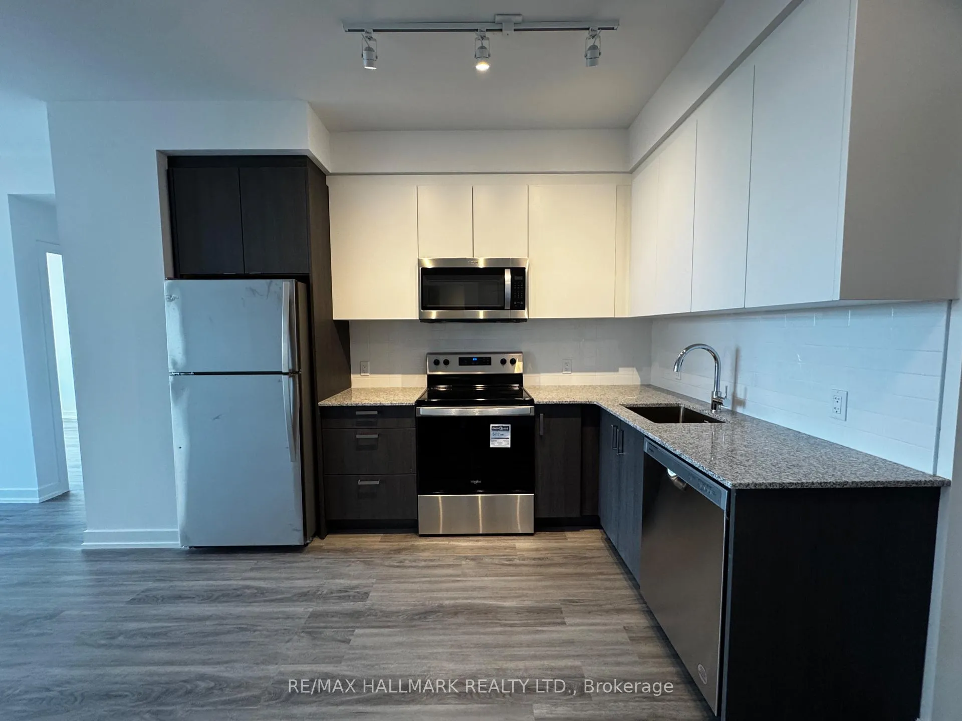 Photo 8 of Unit 513, 1010 Dundas Street E, Whitby, Pringle Creek — HOMEH