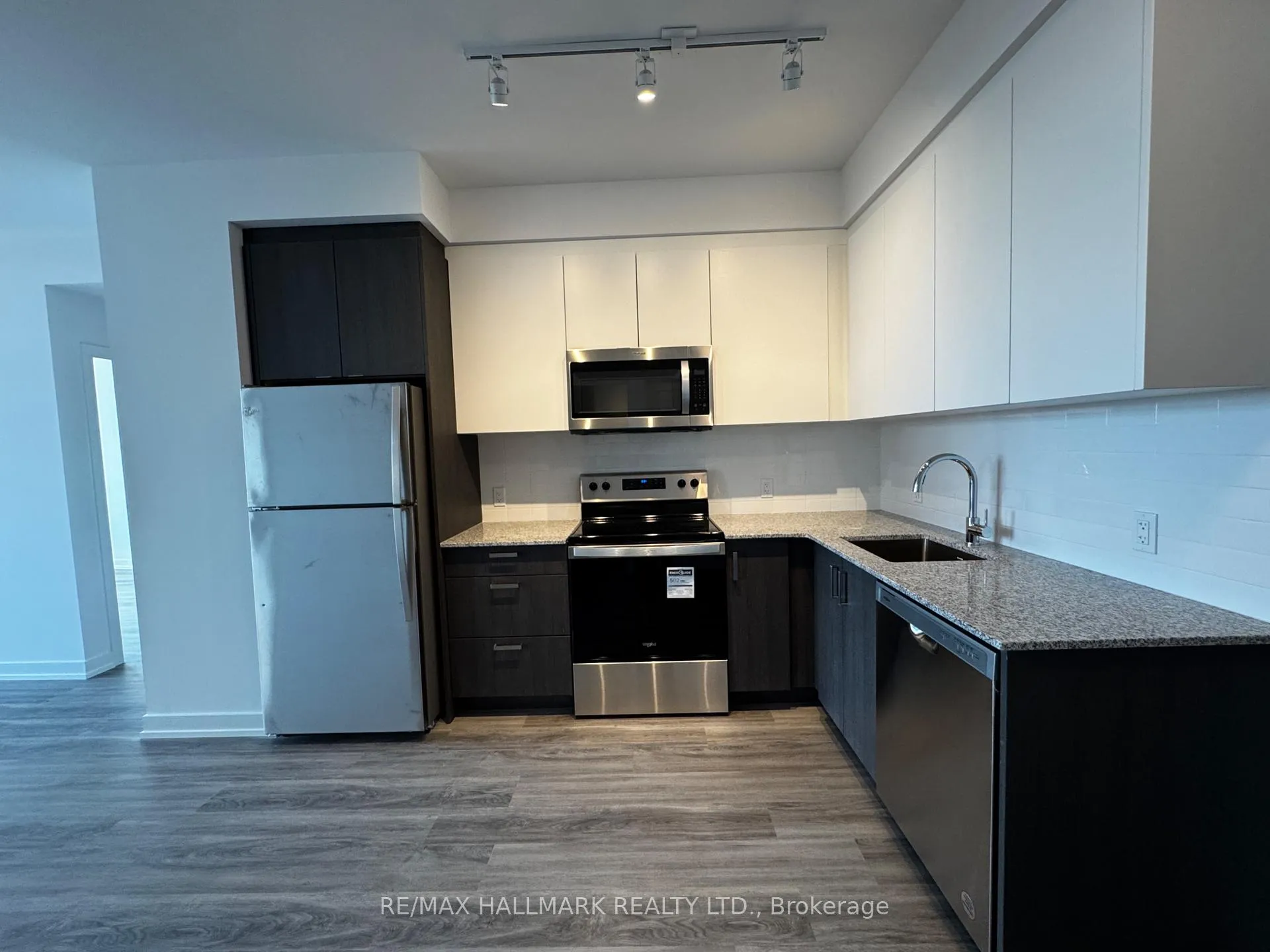Photo 9 of Unit 513, 1010 Dundas Street E, Whitby, Pringle Creek — HOMEH