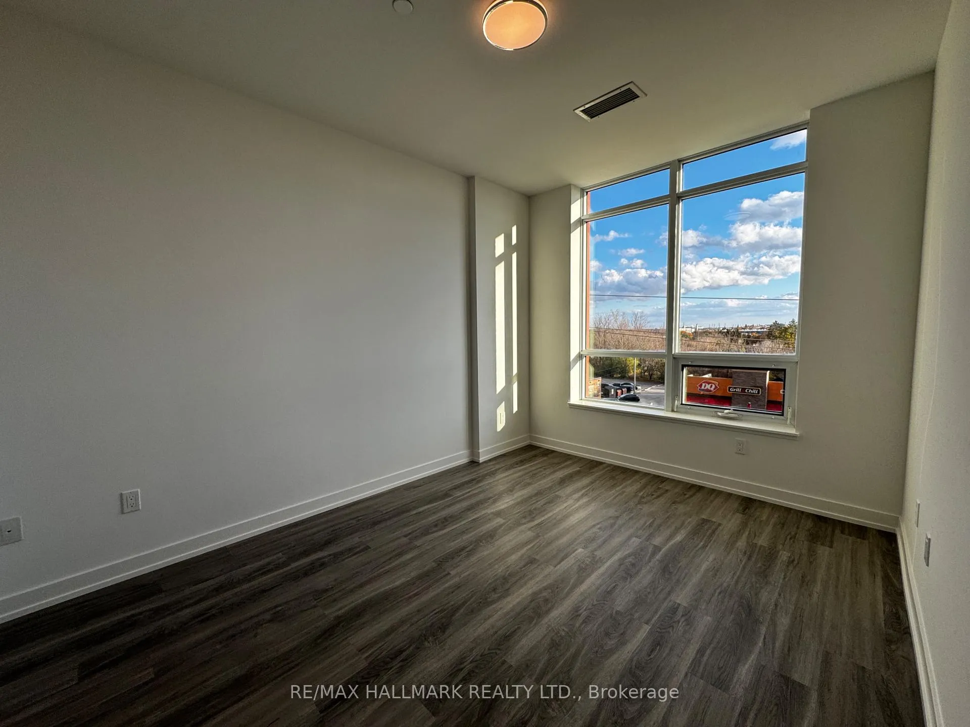 Photo 19 of Unit 513, 1010 Dundas Street E, Whitby, Pringle Creek — HOMEH