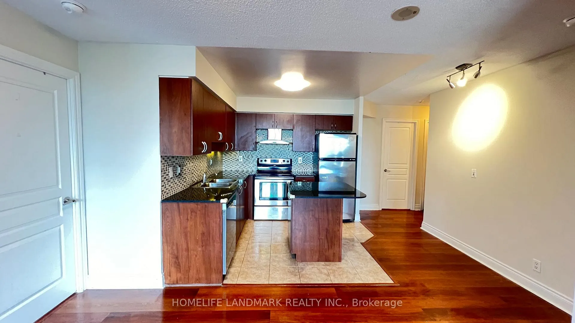 Photo 7 of Unit 303, 30 Clegg Road, Markham, Unionville — HOMEH