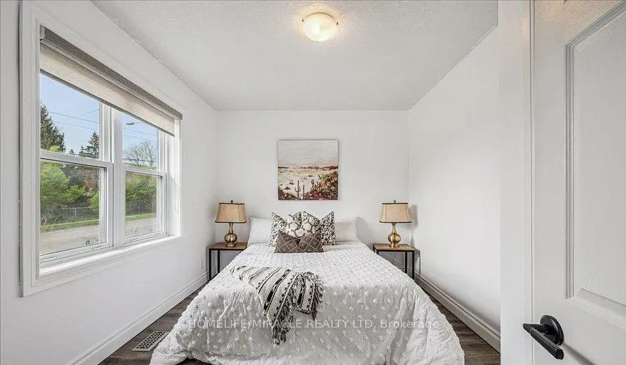 Photo 10 of 570 Victoria Street S, Kitchener, Victoria Hills — HOMEH