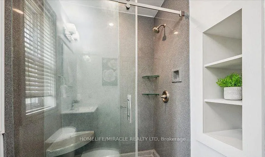 Photo 11 of 570 Victoria Street S, Kitchener, Victoria Hills — HOMEH