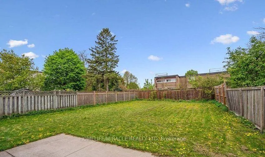 Photo 17 of 570 Victoria Street S, Kitchener, Victoria Hills — HOMEH