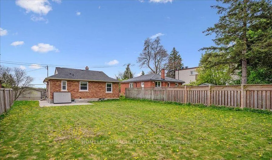 Photo 18 of 570 Victoria Street S, Kitchener, Victoria Hills — HOMEH