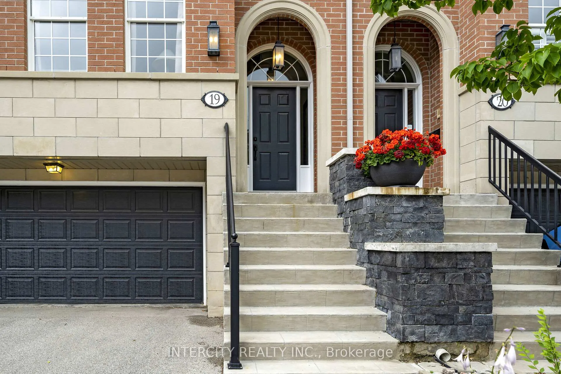 Photo 1 of Unit 19, 8038 Yonge Street, Vaughan, Uplands — HOMEH