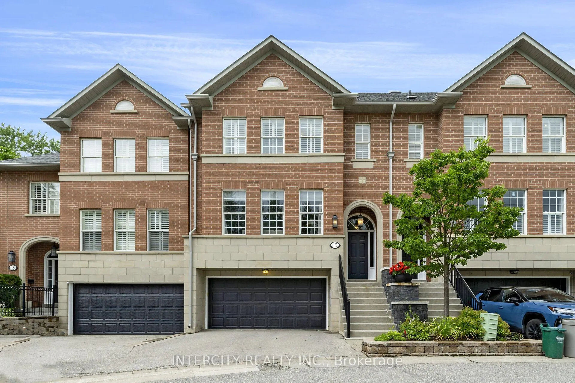 Photo 3 of Unit 19, 8038 Yonge Street, Vaughan, Uplands — HOMEH