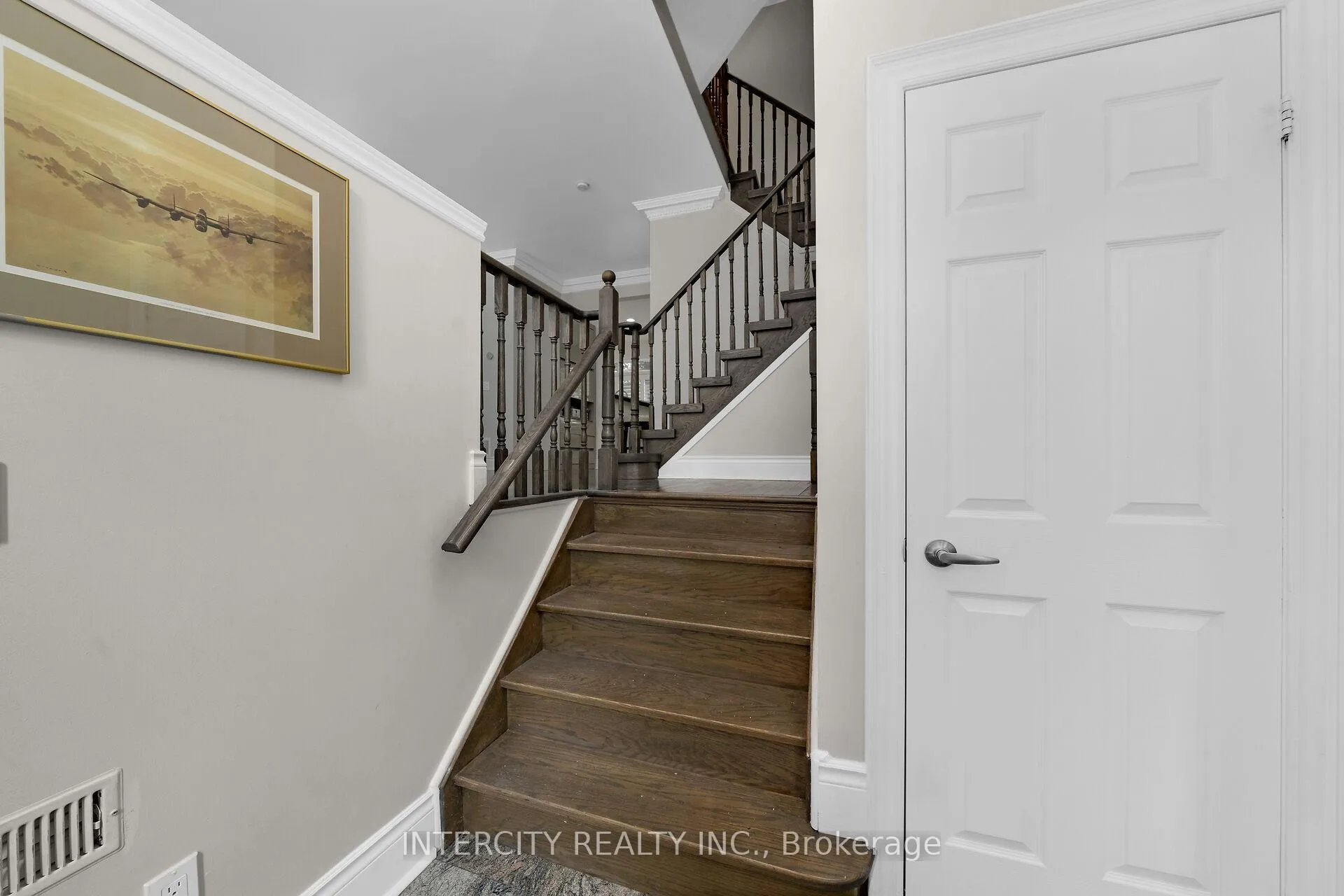 Photo 5 of Unit 19, 8038 Yonge Street, Vaughan, Uplands — HOMEH