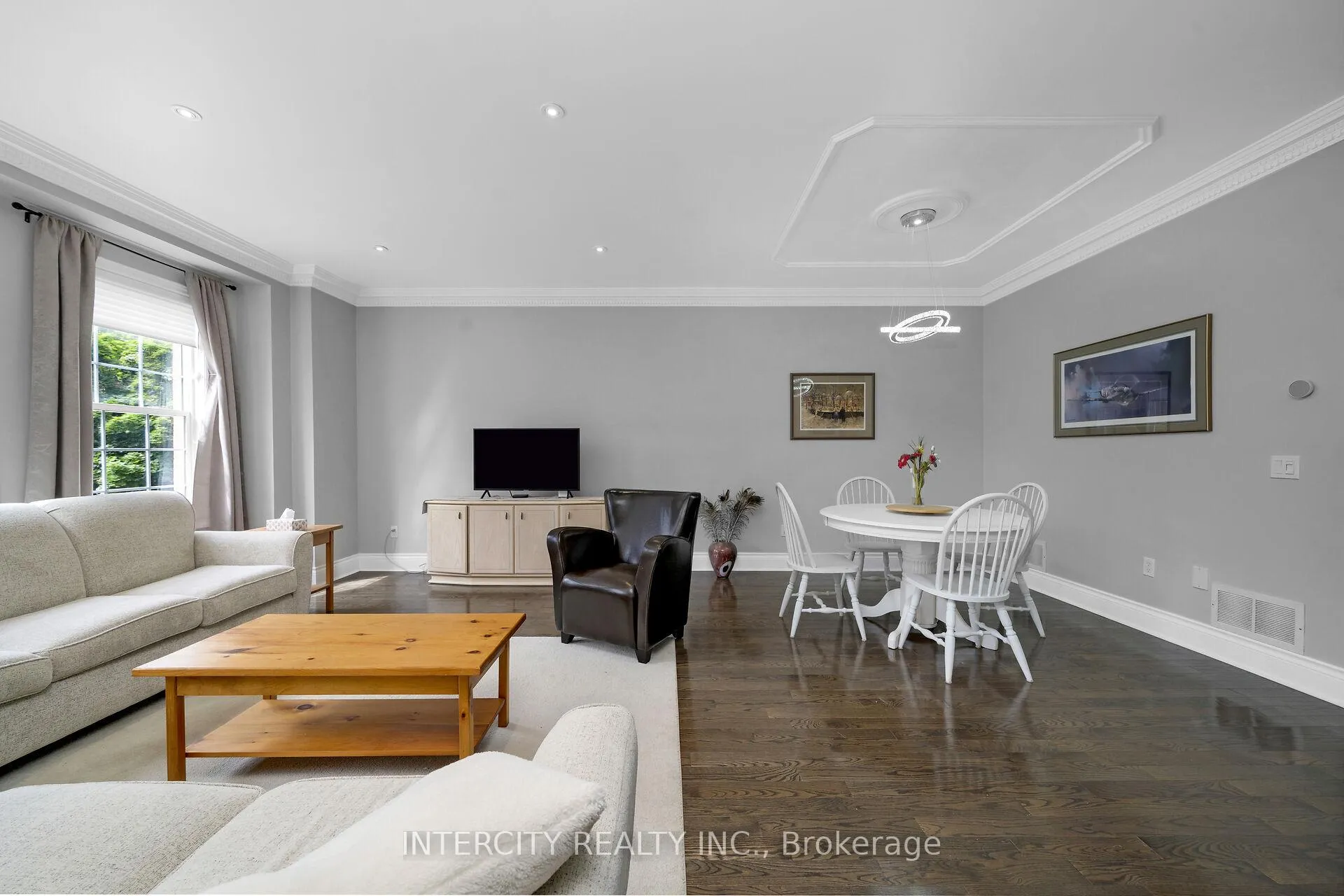 Photo 6 of Unit 19, 8038 Yonge Street, Vaughan, Uplands — HOMEH