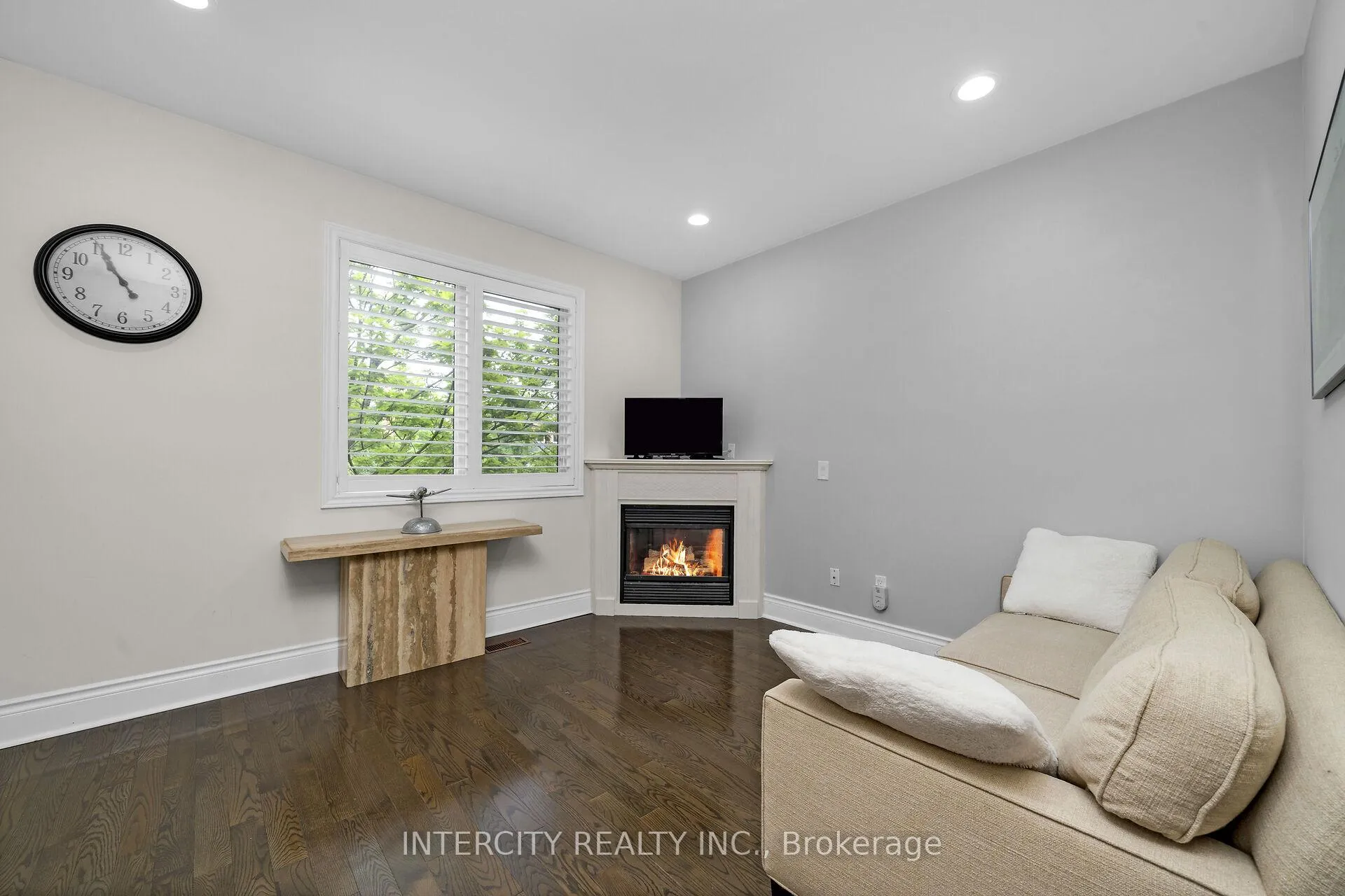 Photo 13 of Unit 19, 8038 Yonge Street, Vaughan, Uplands — HOMEH