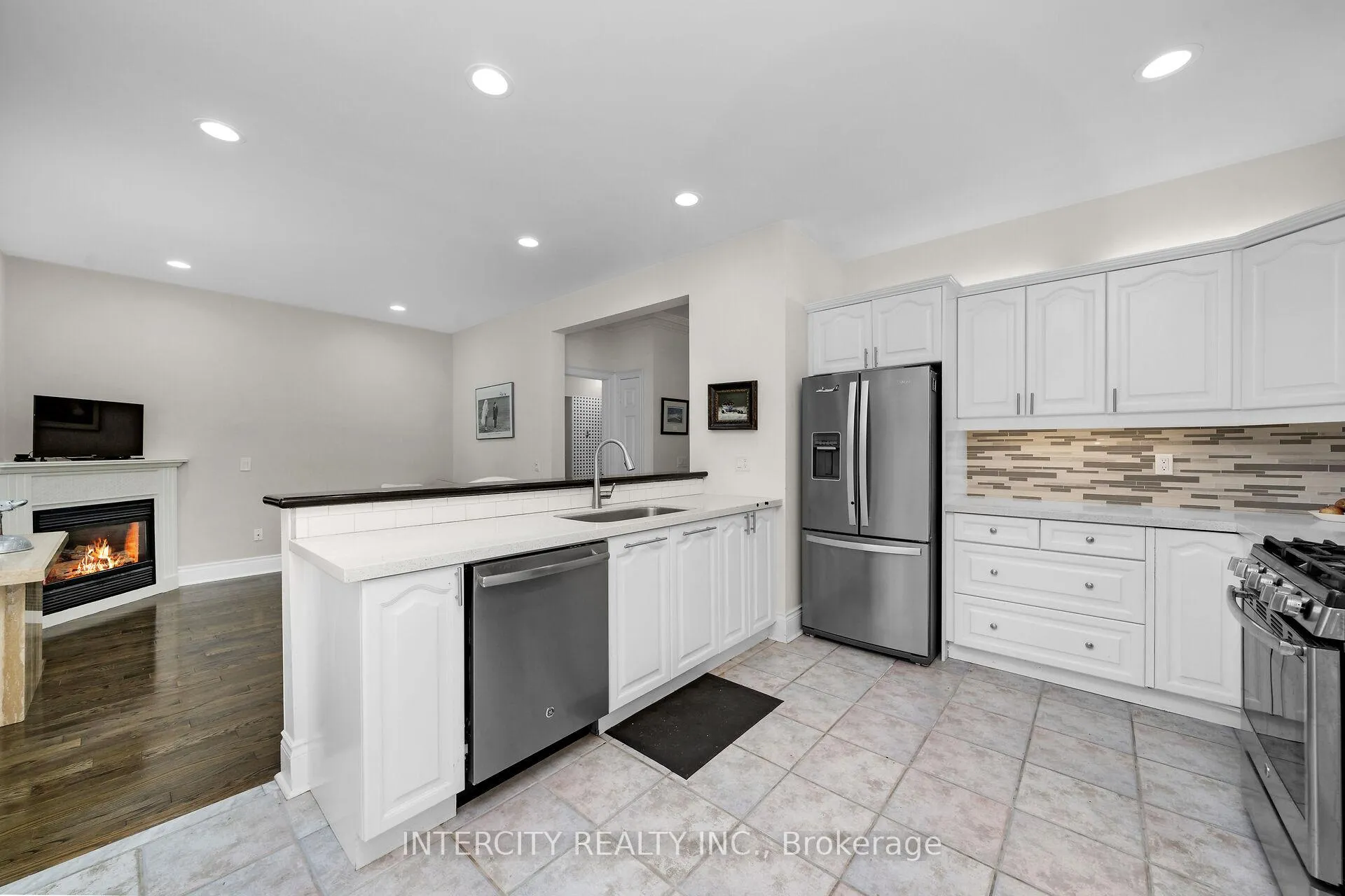 Photo 17 of Unit 19, 8038 Yonge Street, Vaughan, Uplands — HOMEH