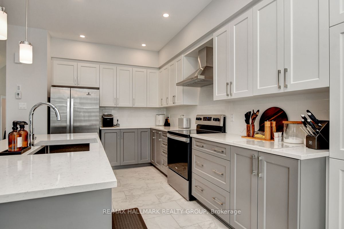 Photo 3 of 927 Omagaki Way, Ottawa, Blossom Park/Kemp Park/Findlay Creek — HOMEH