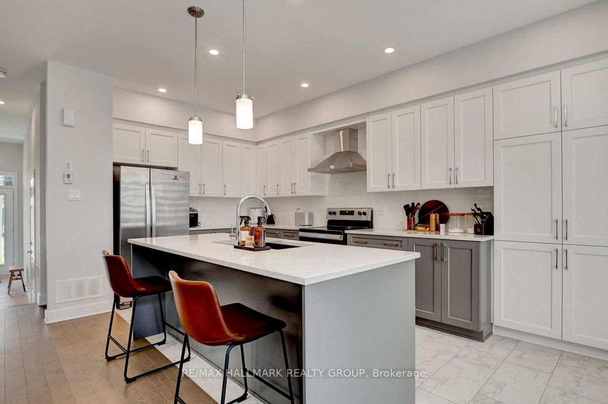 Photo 2 of 927 Omagaki Way, Ottawa, Blossom Park/Kemp Park/Findlay Creek — HOMEH