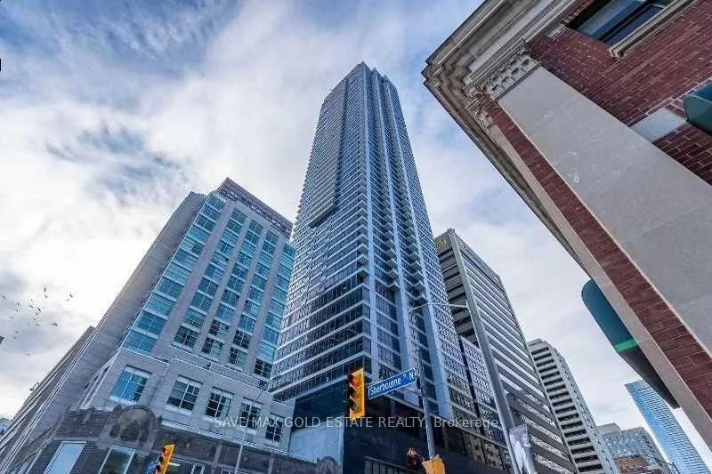 Front of Unit 5210, 395 Bloor Street E